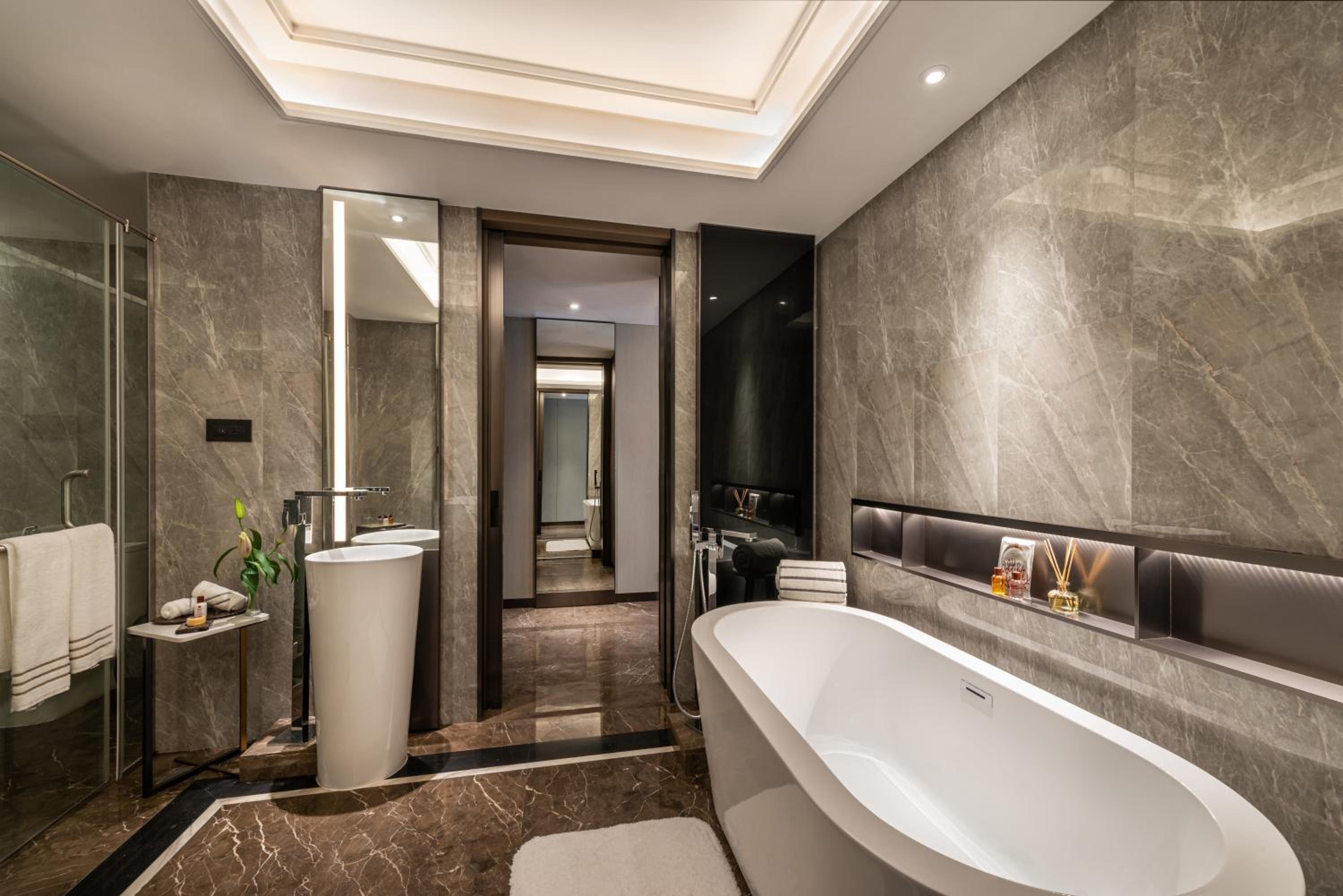 Grand Deluxe Room - Photo 4