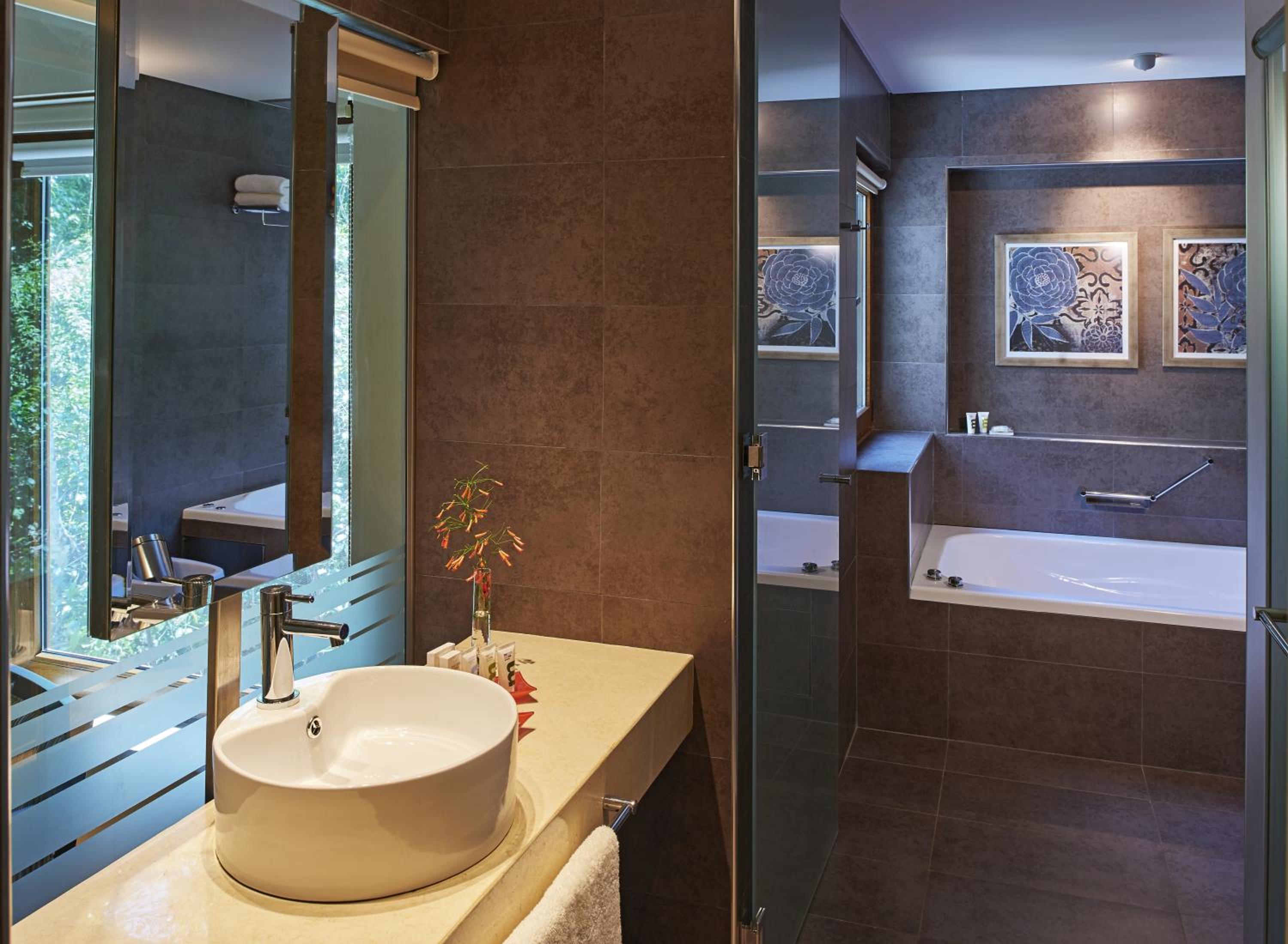 Junior Suite with Double Bed and Sofa Bed thumbnail 5