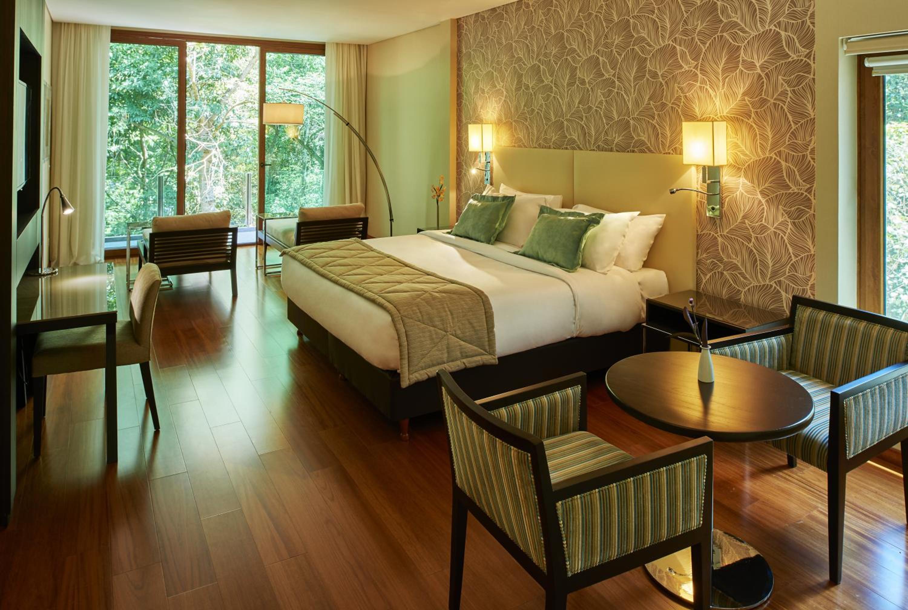 Junior Suite with Double Bed and Sofa Bed thumbnail 6