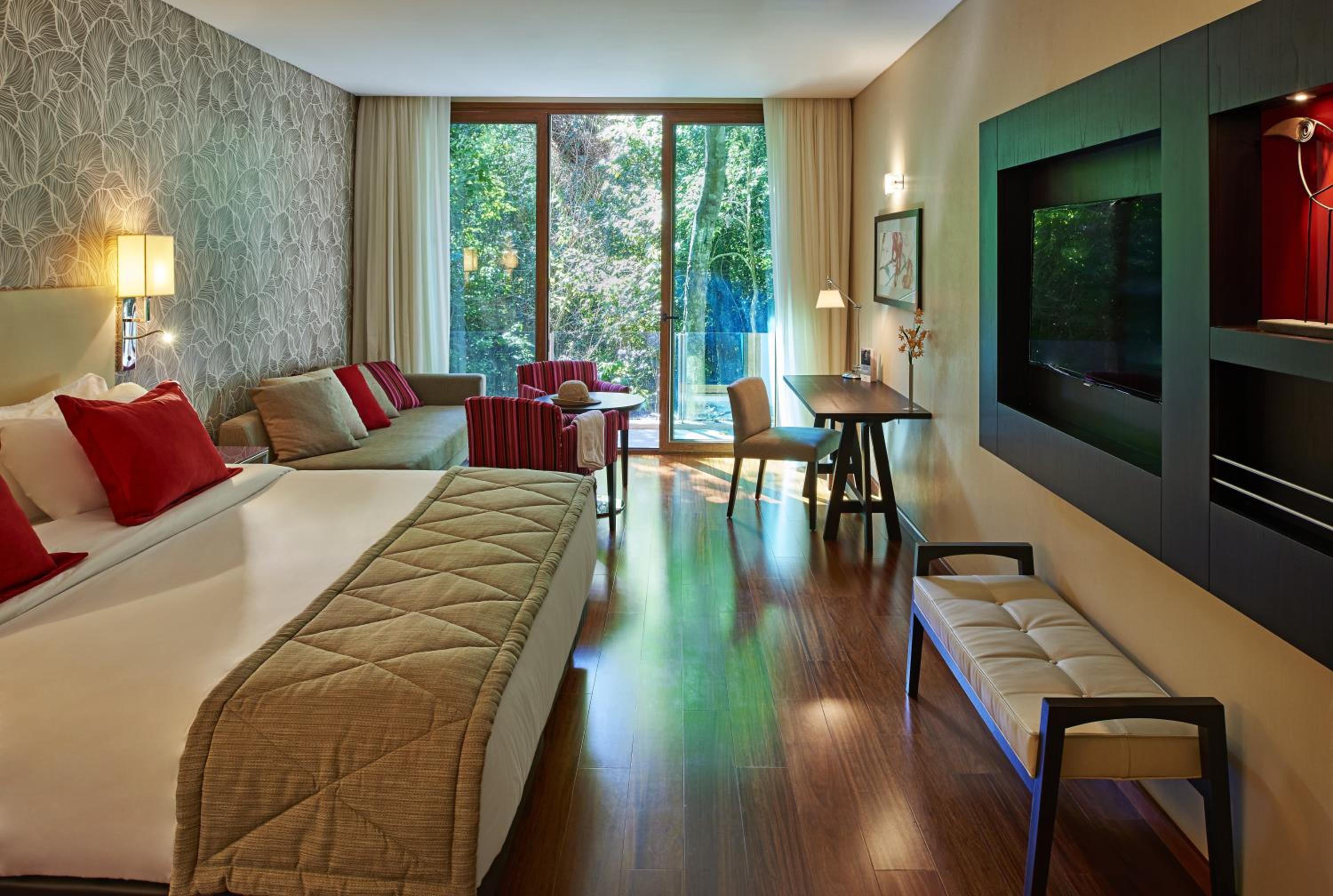 Junior Suite with Double Bed and Sofa Bed thumbnail 6
