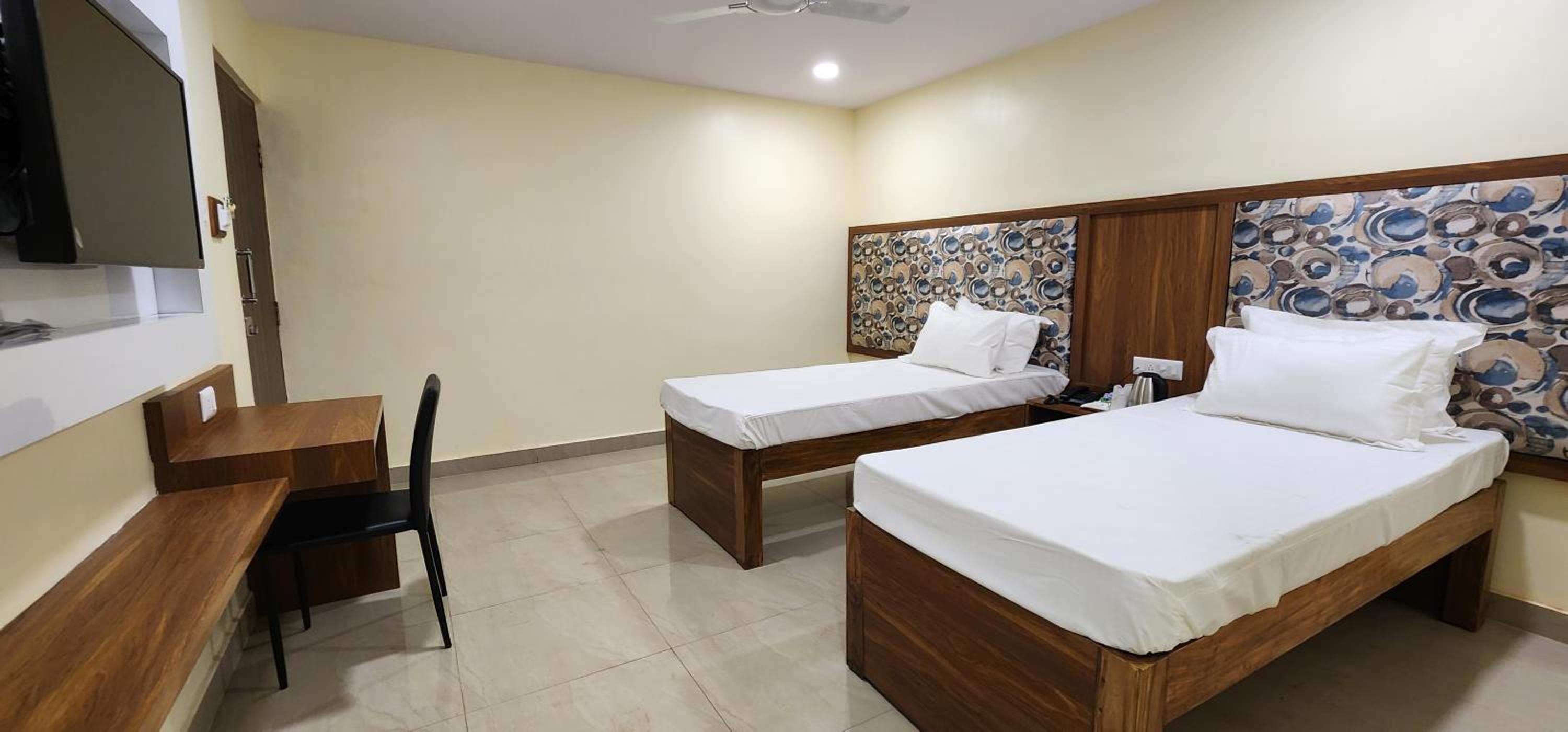 Deluxe Twin Room photo 2