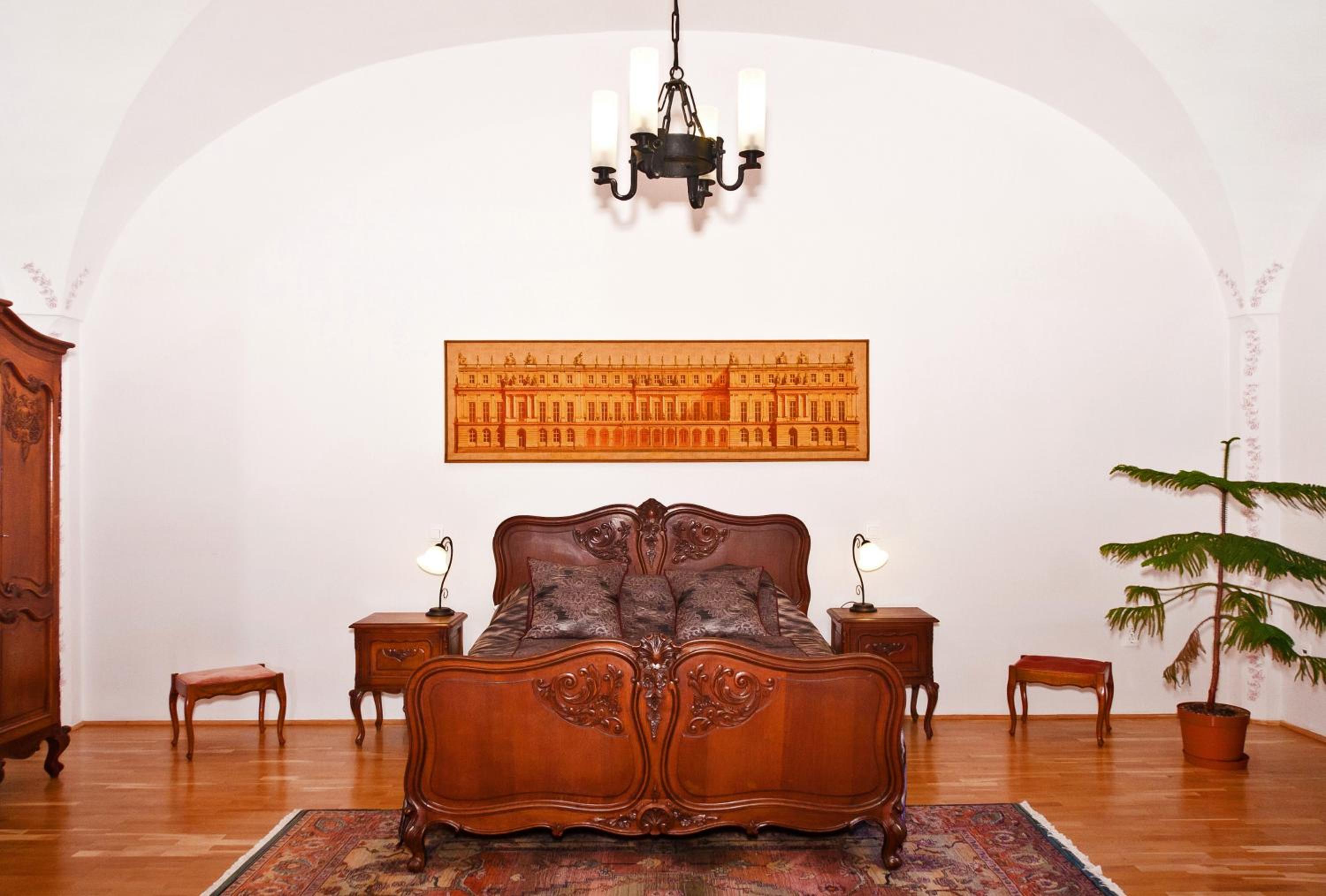 Suite - Photo 1