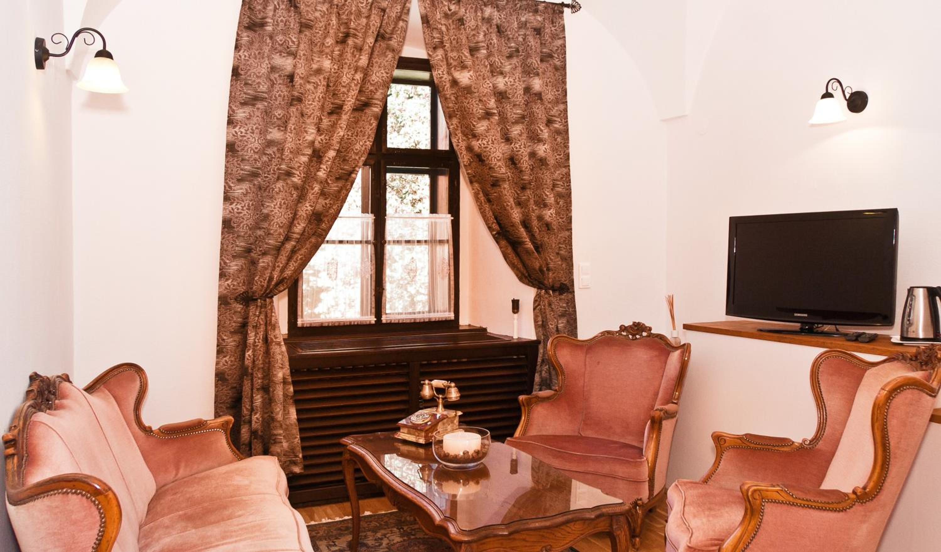 Suite - Photo 2