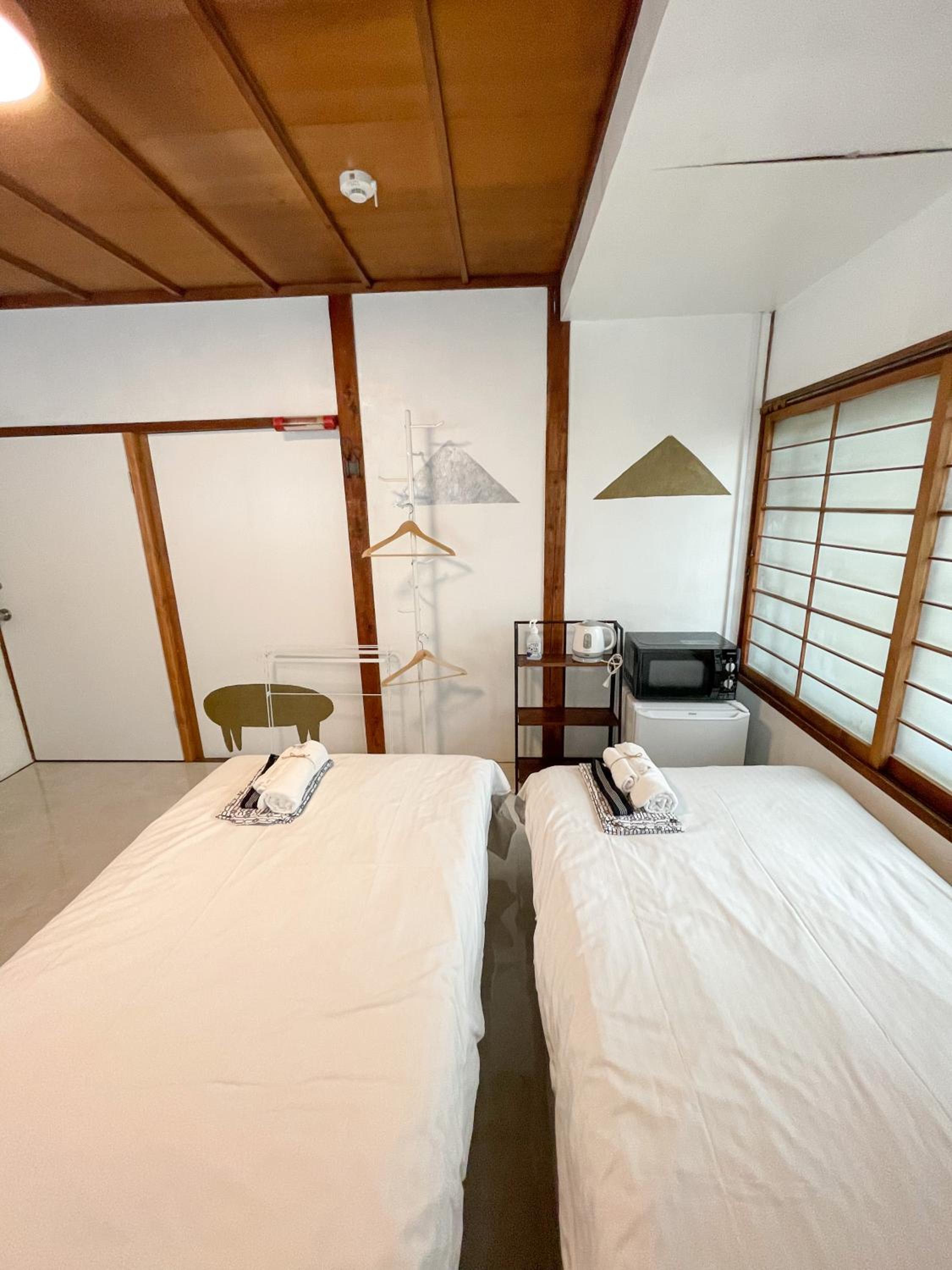 Twin Room with Private External Shower room and Toilet -Non-smoking photo 3