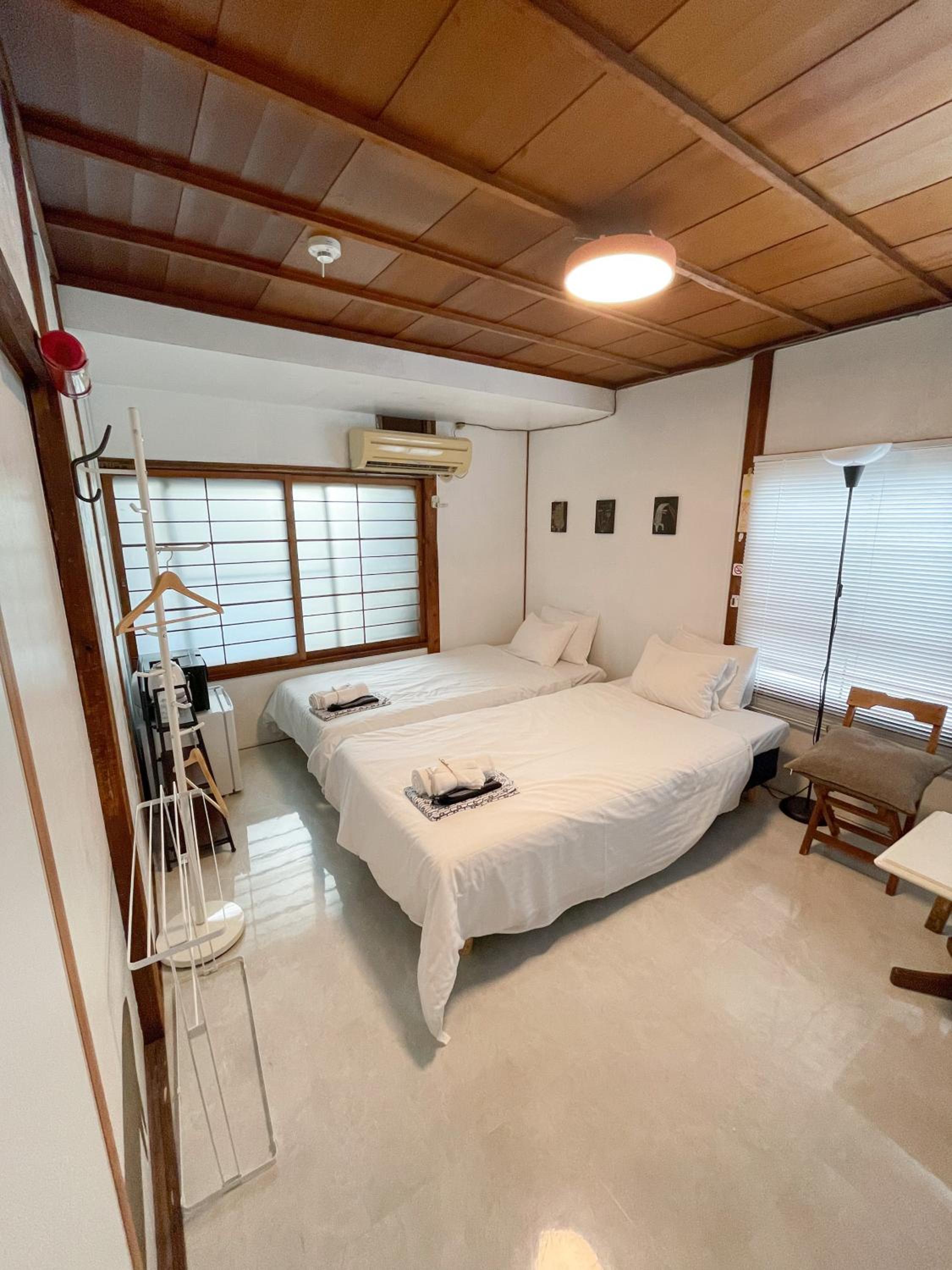 Twin Room with Private External Shower room and Toilet -Non-smoking photo 1