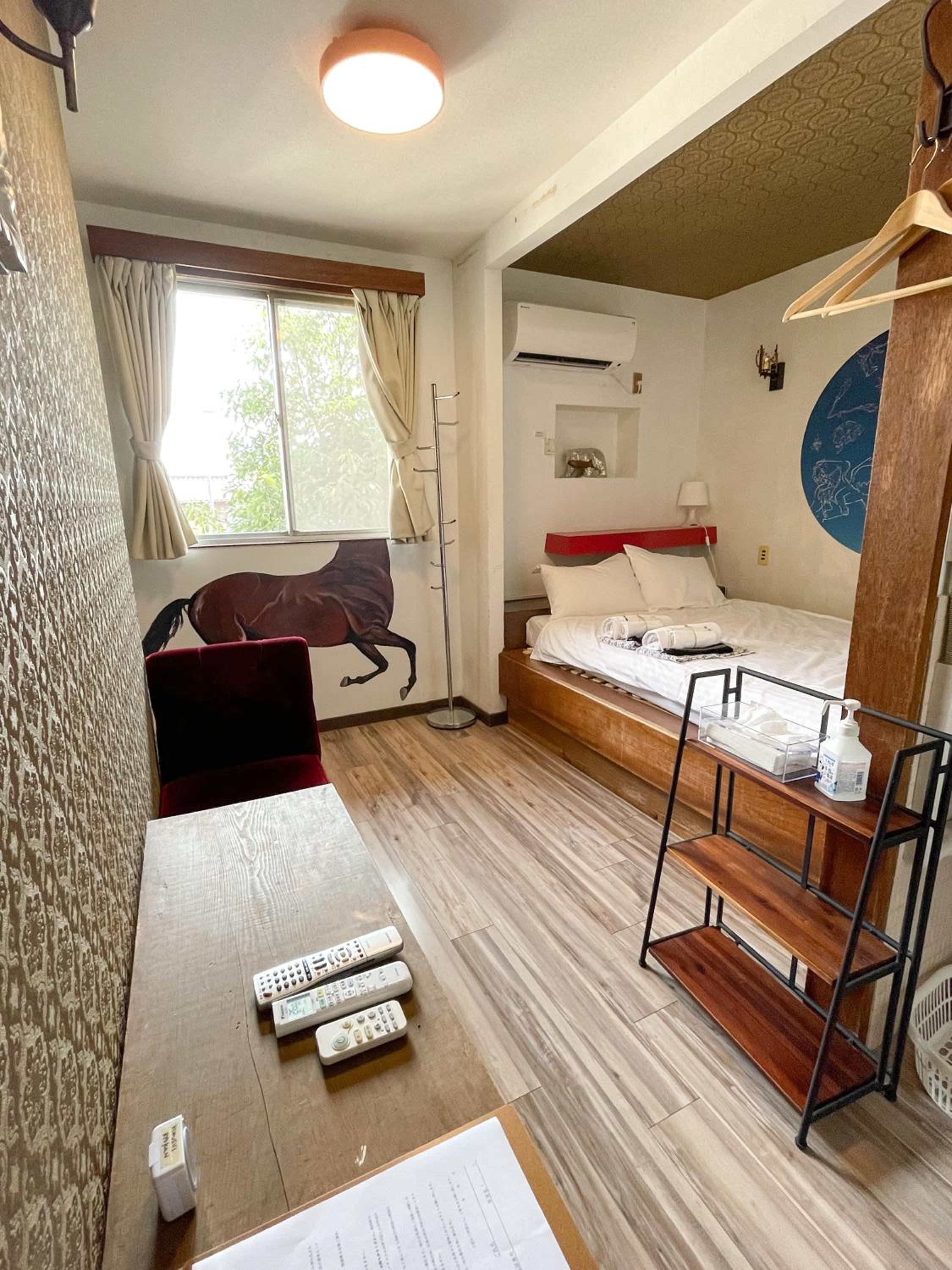 Small Double Room with Private Bathroom - Non-Smoking  photo 2