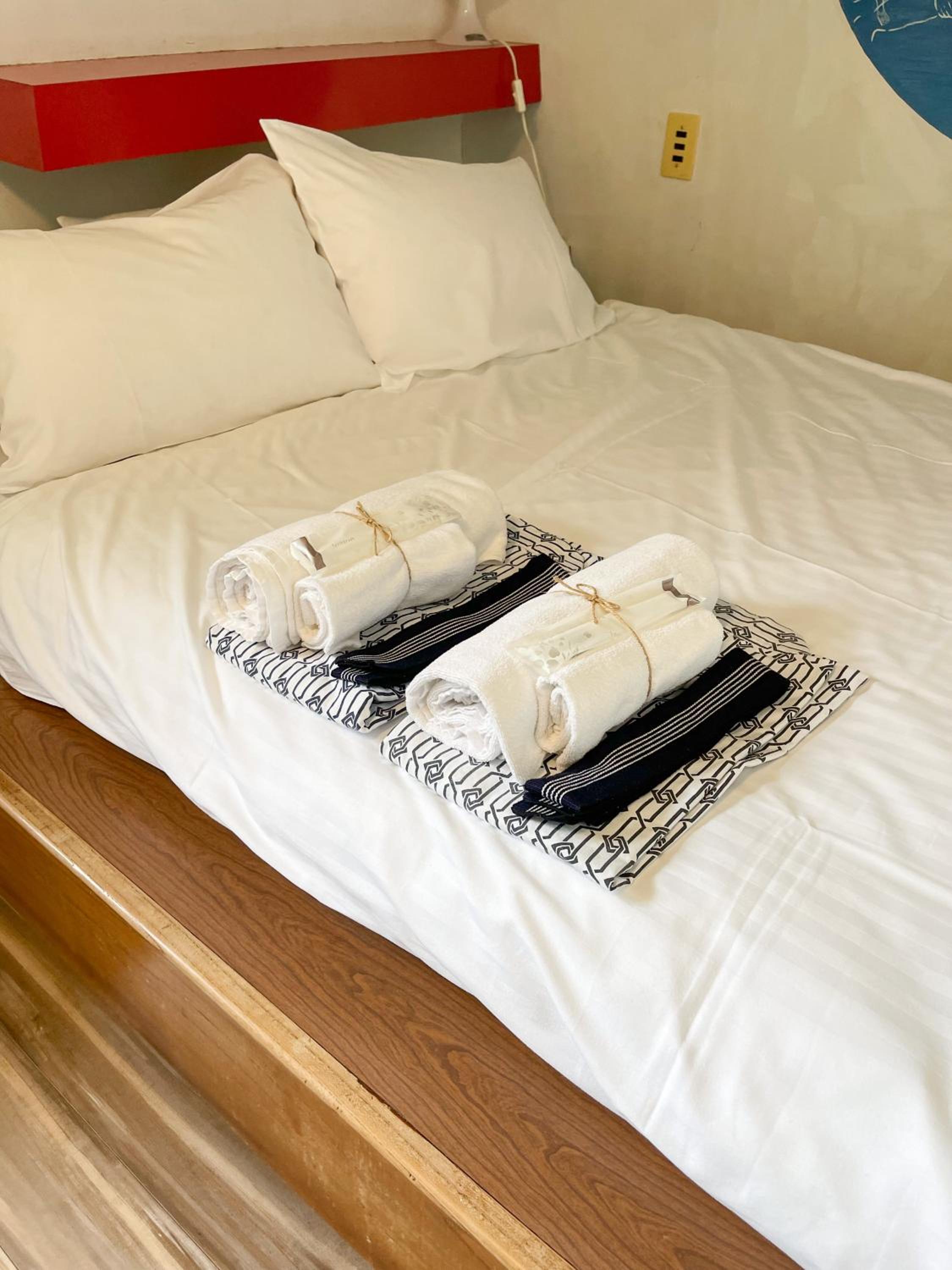 Small Double Room with Private Bathroom - Non-Smoking  photo 3