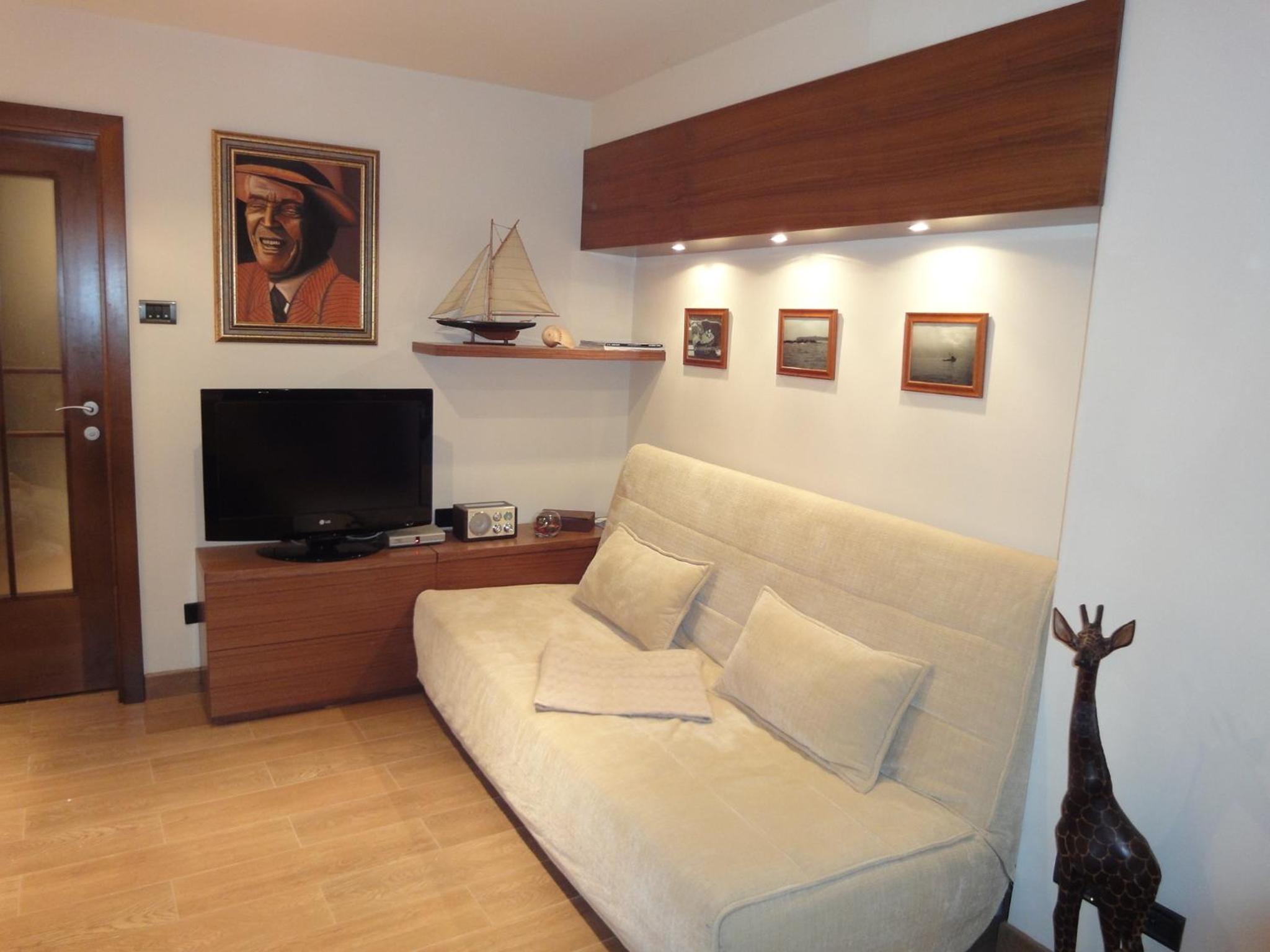 Deluxe One-Bedroom Apartment - Photo 4