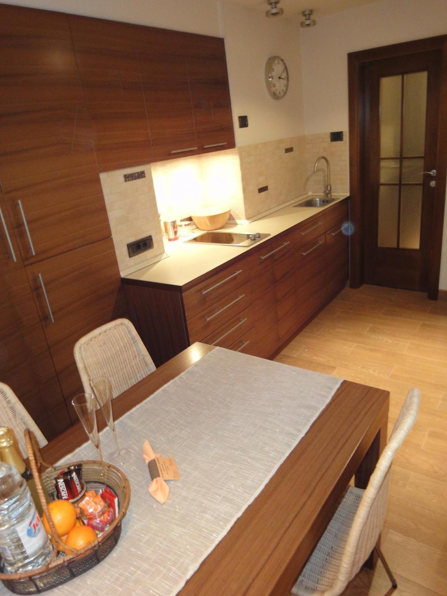Deluxe One-Bedroom Apartment - Photo 5