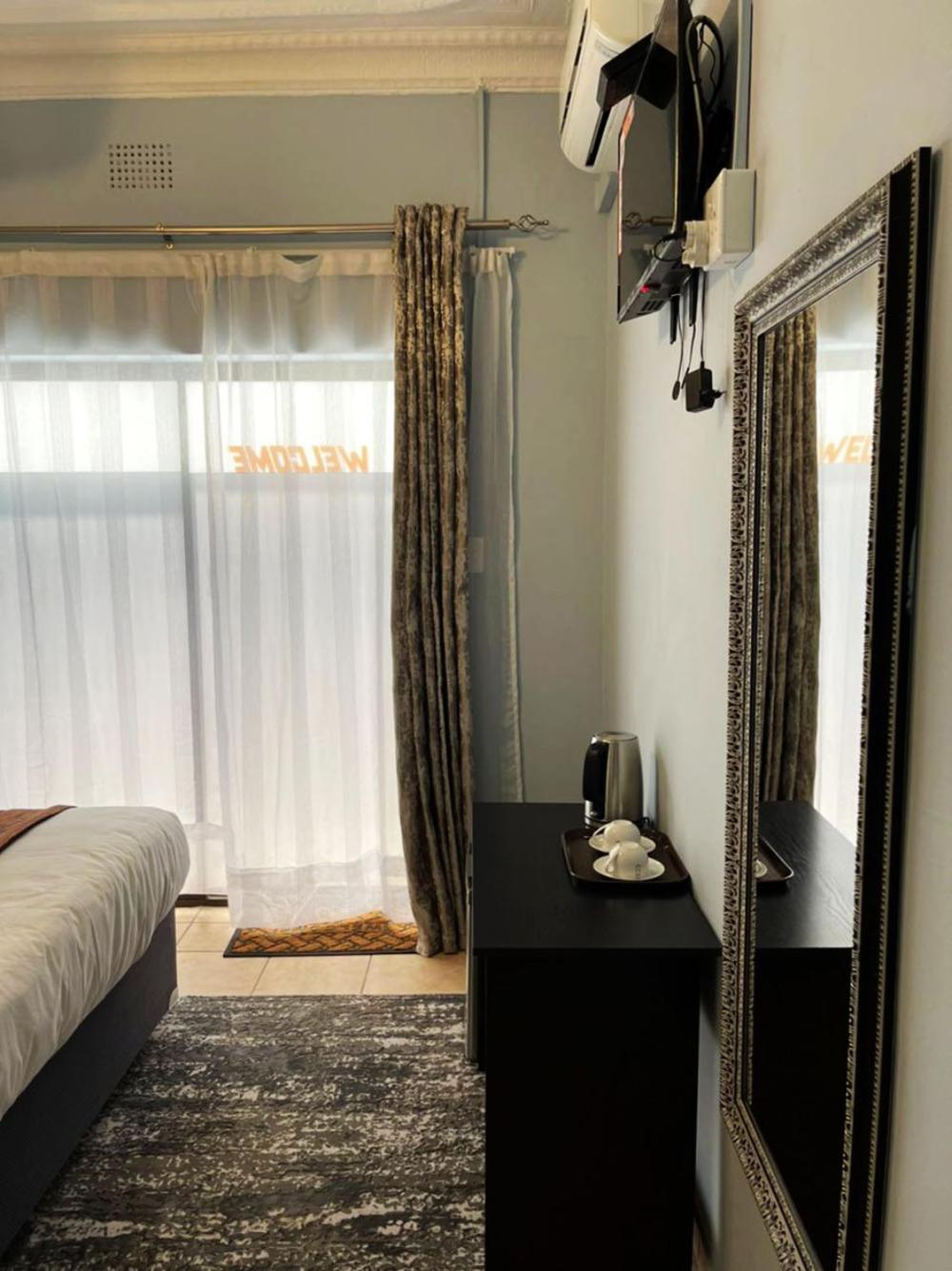Deluxe Queen Room