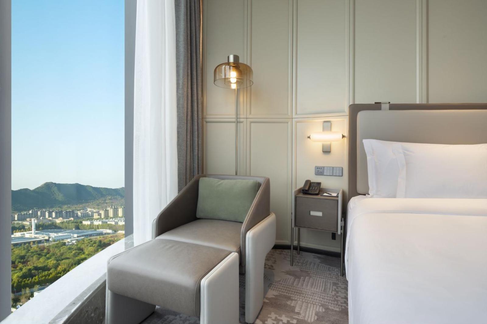 Deluxe Suite - Photo 2
