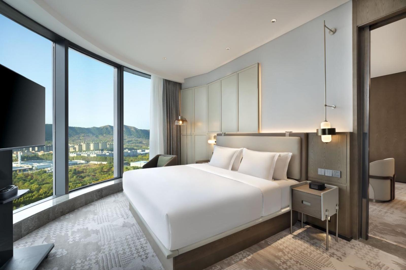 Deluxe Suite - Photo 1