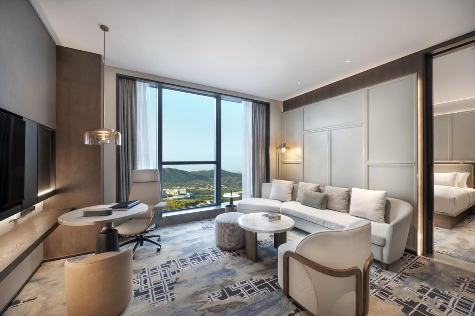 Deluxe Suite - Photo 5