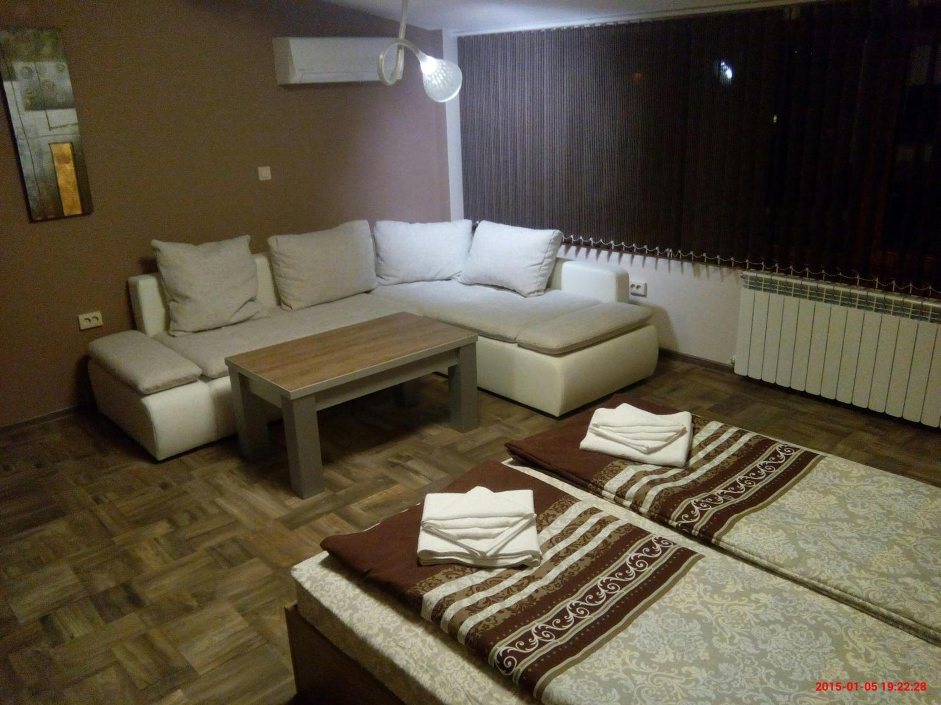 Two-Bedroom Suite with Mountain View photo 3