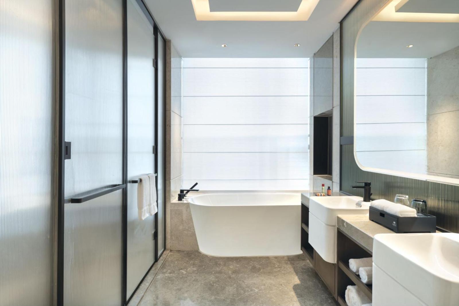 Deluxe Family Suite - Photo 4