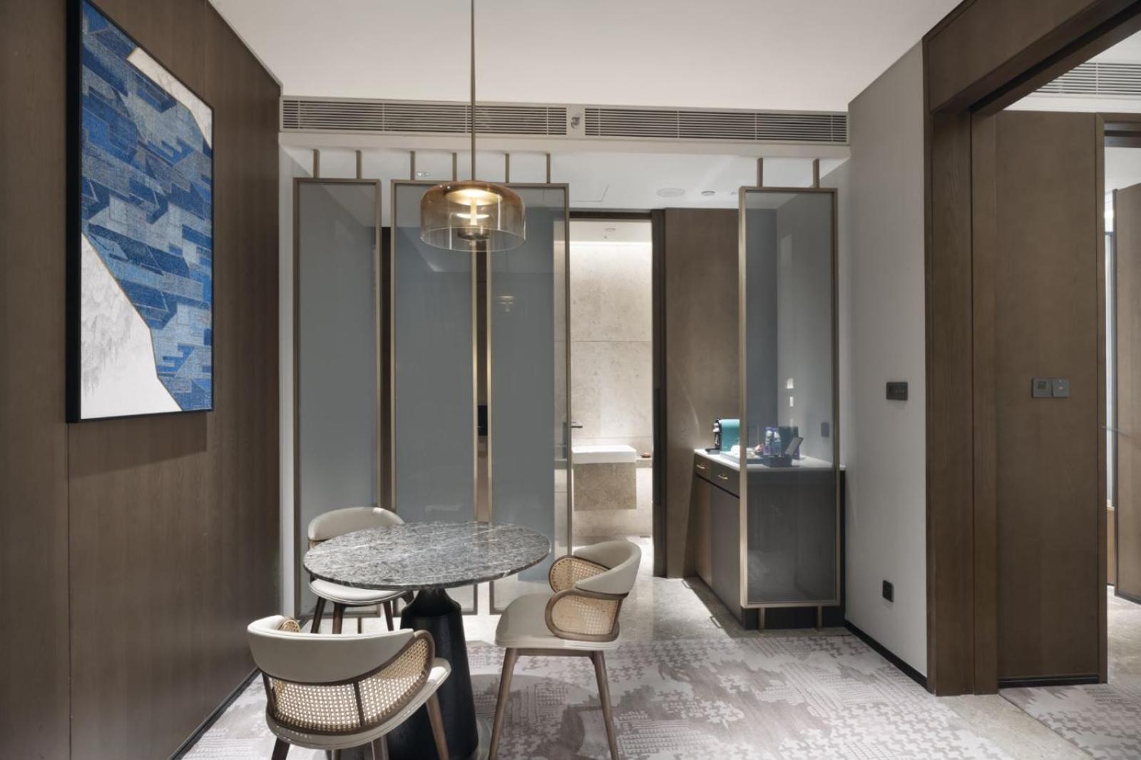 Deluxe Family Suite - Photo 3