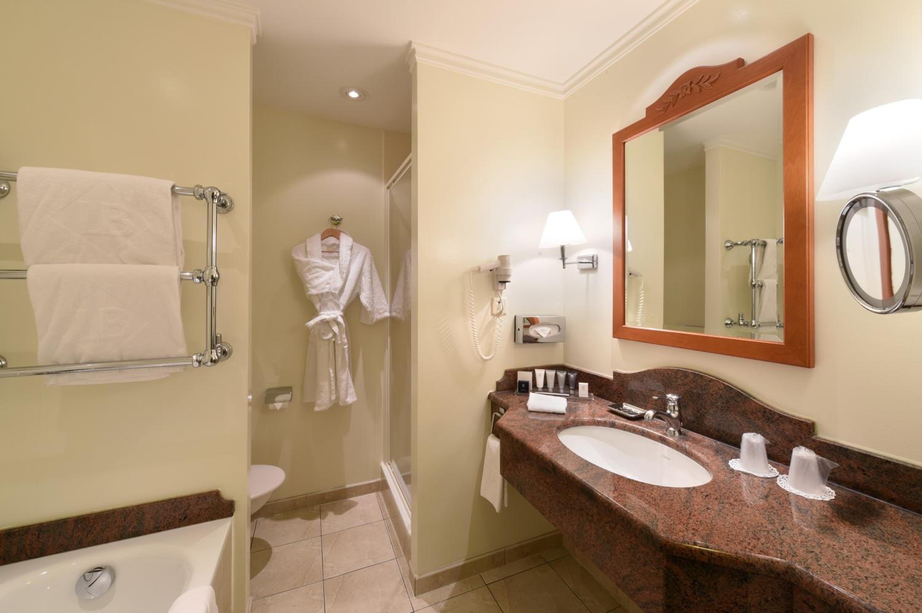 Standard Twin Room - Photo 6