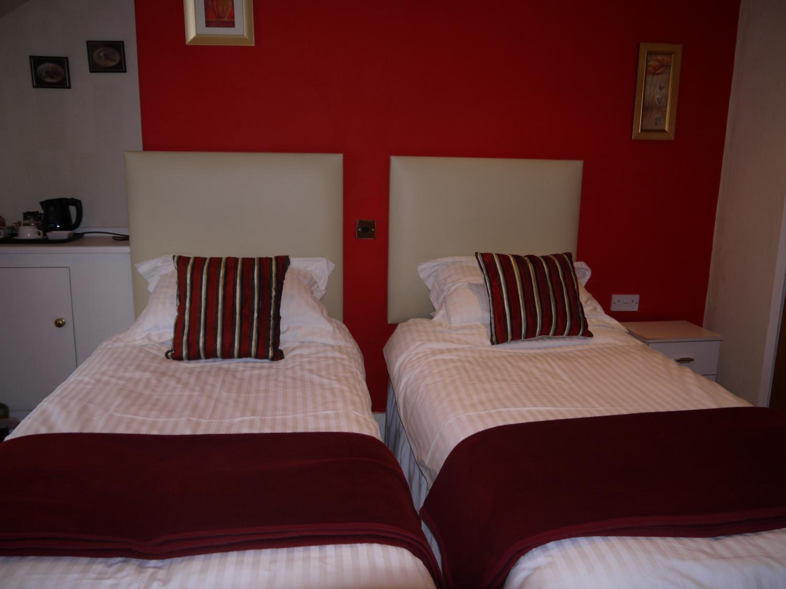 Ensuite Twin Room photo 2