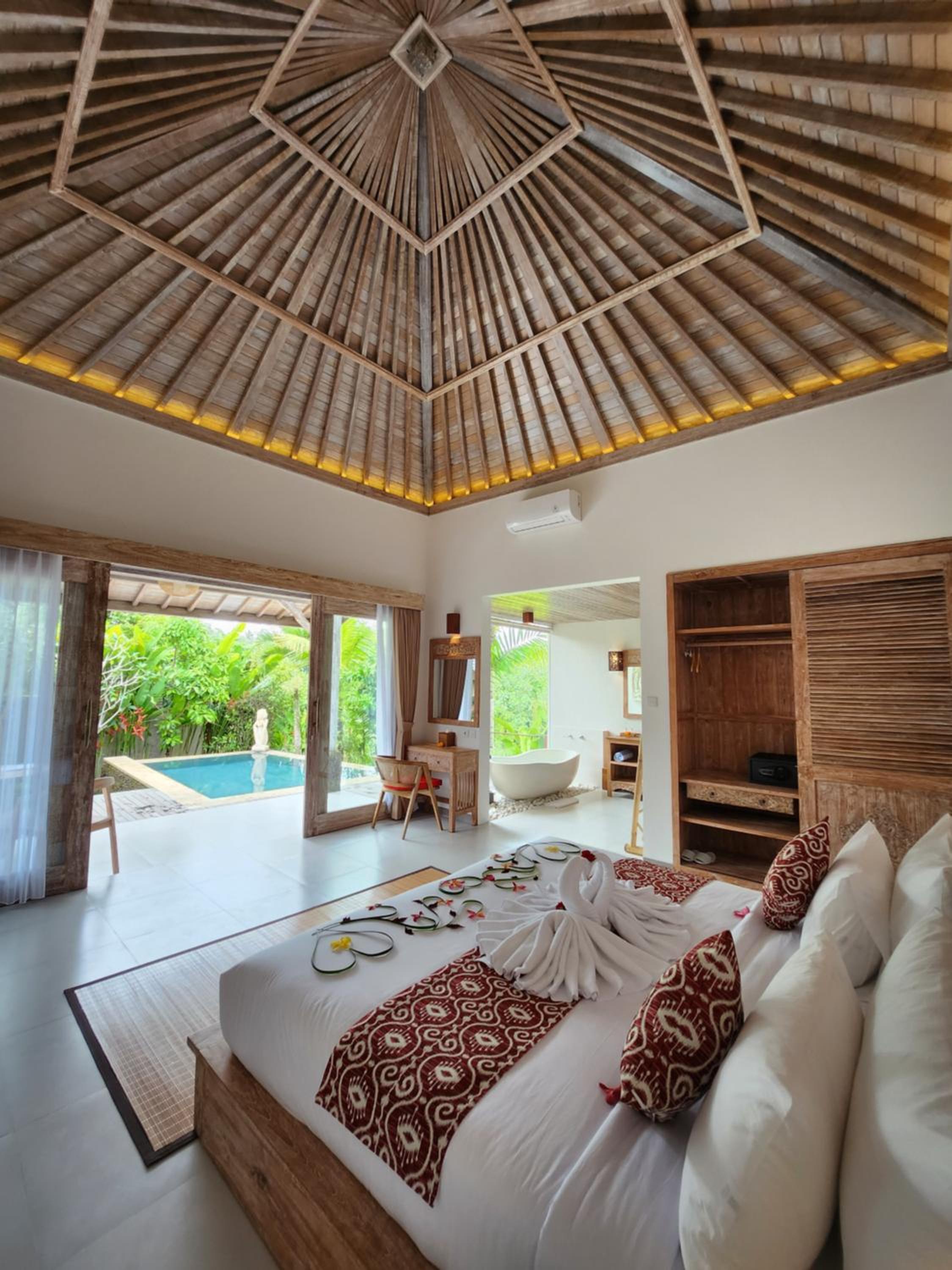 Luxury Villa - Photo 25
