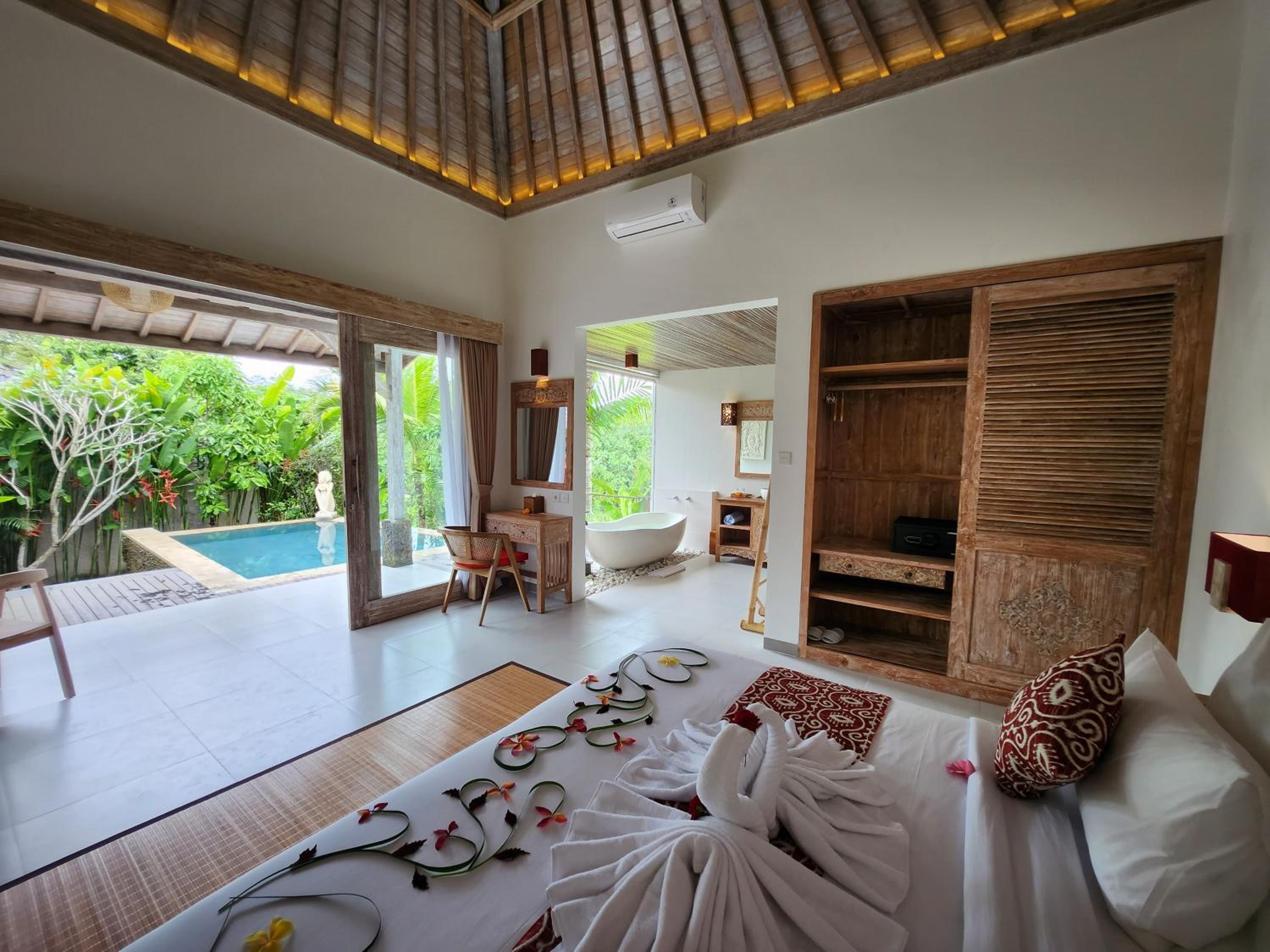 Luxury Villa - Photo 1