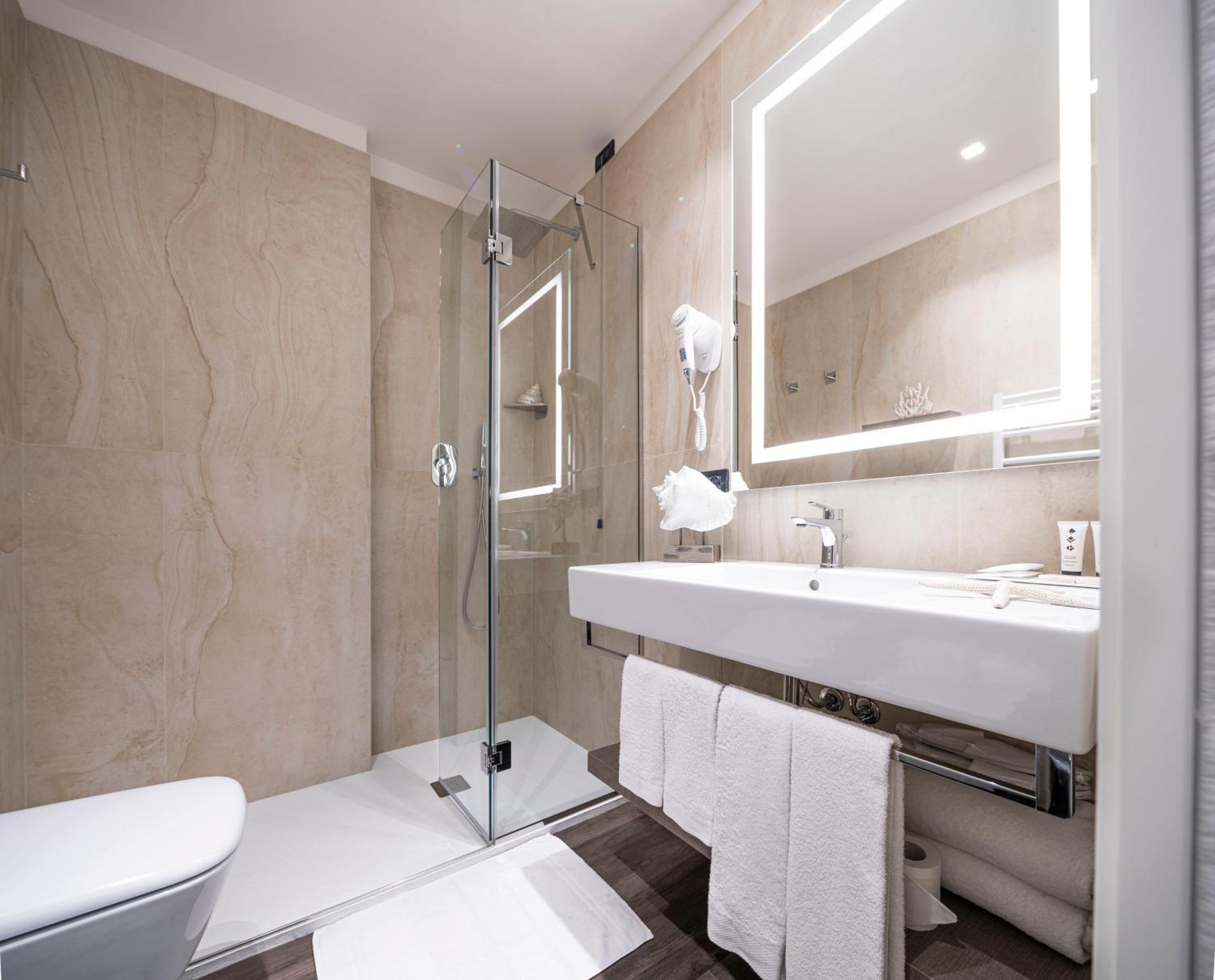 Suite - Photo 2