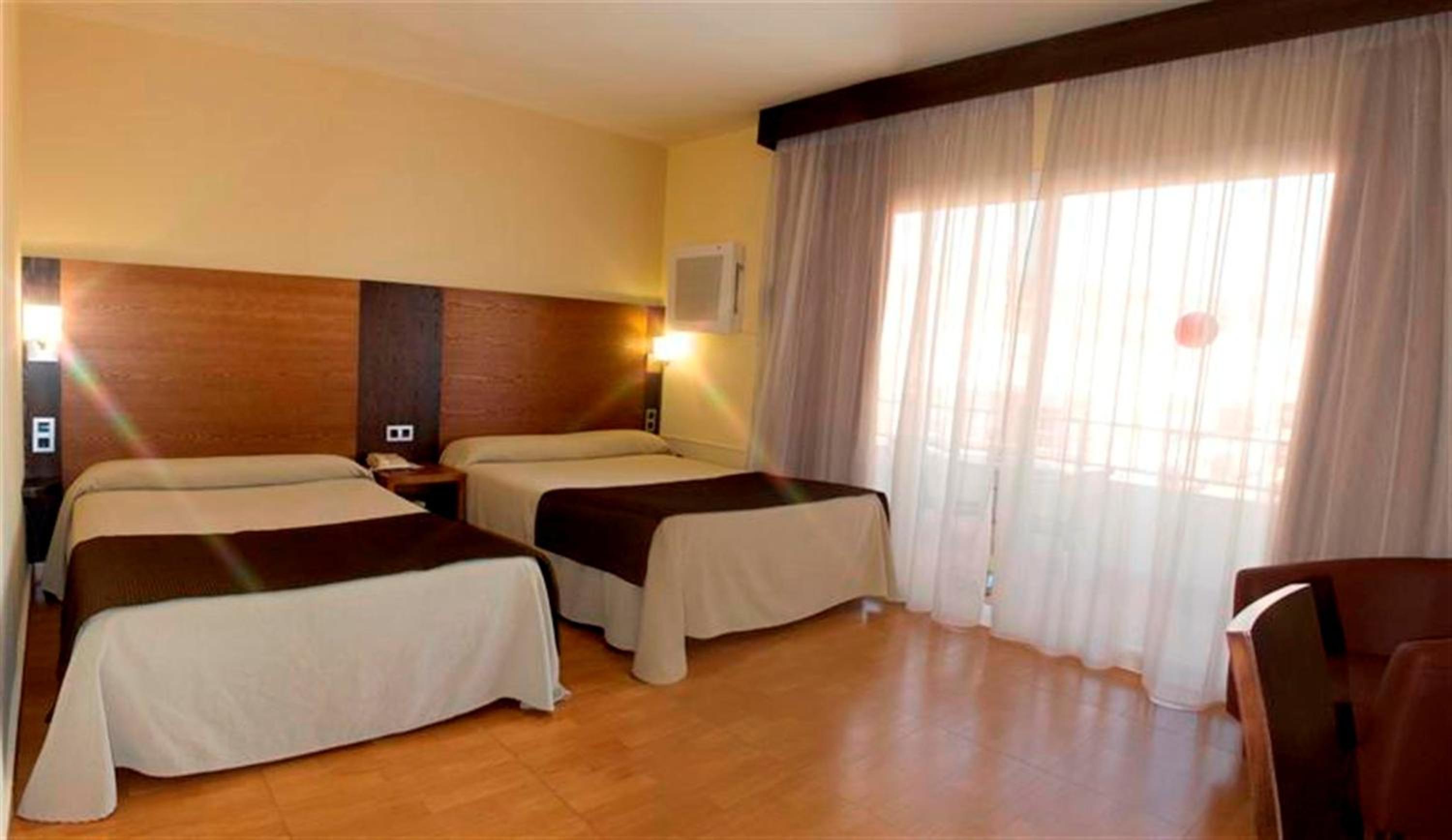 Habitación doble (2 adultos + 1 niño)