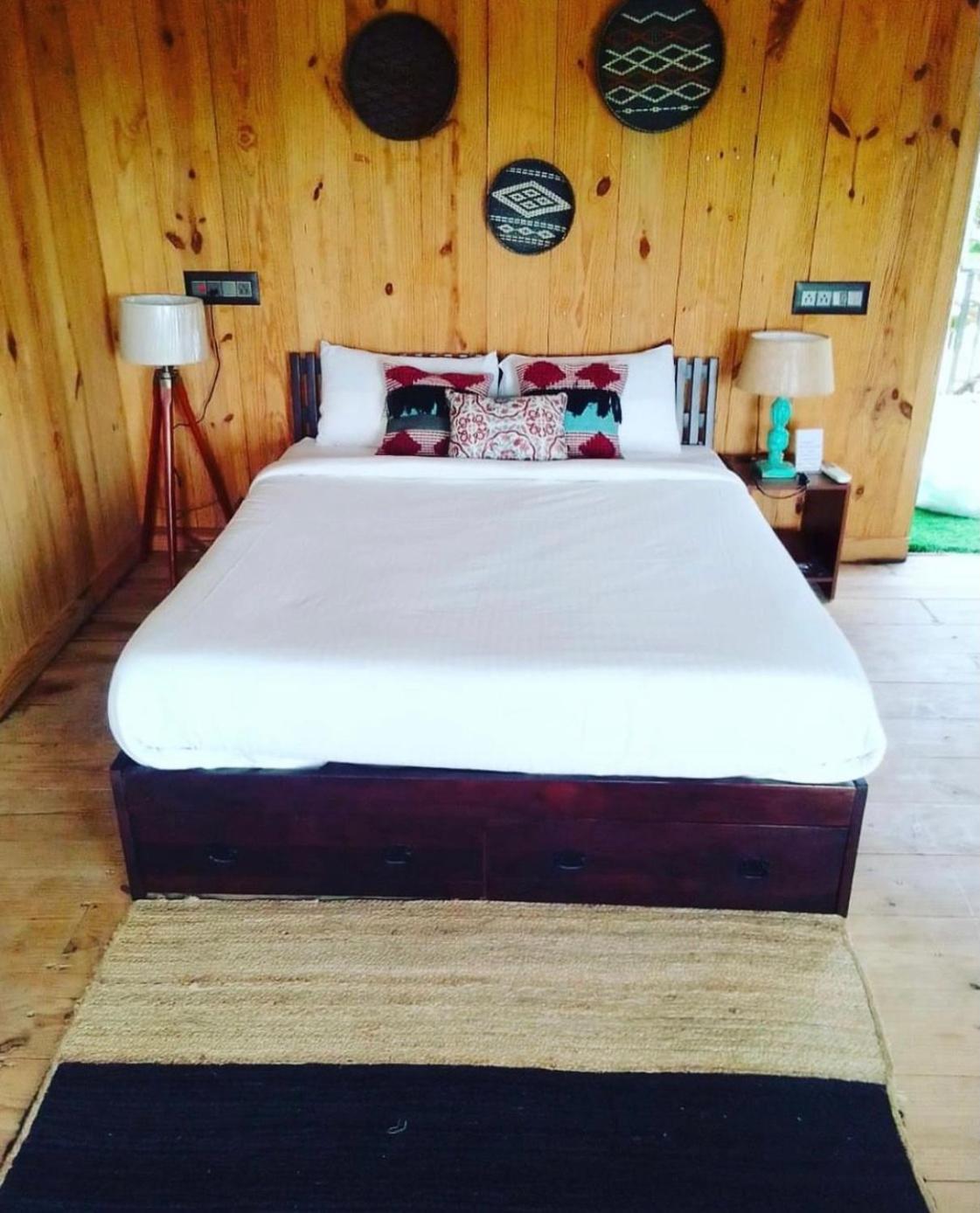 Tree House (2 Rooms)