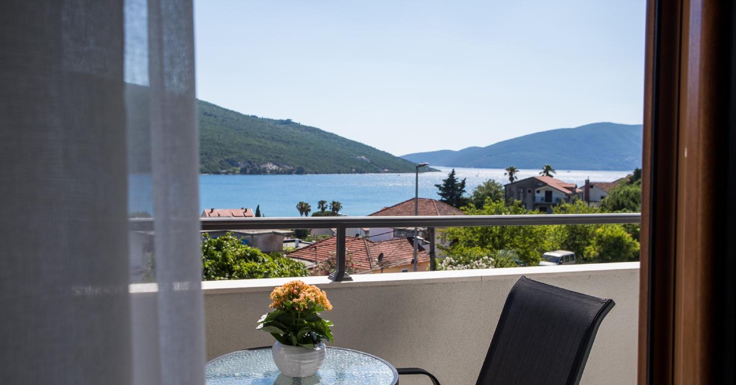 Deluxe Double Room with Sea View - Photo 13