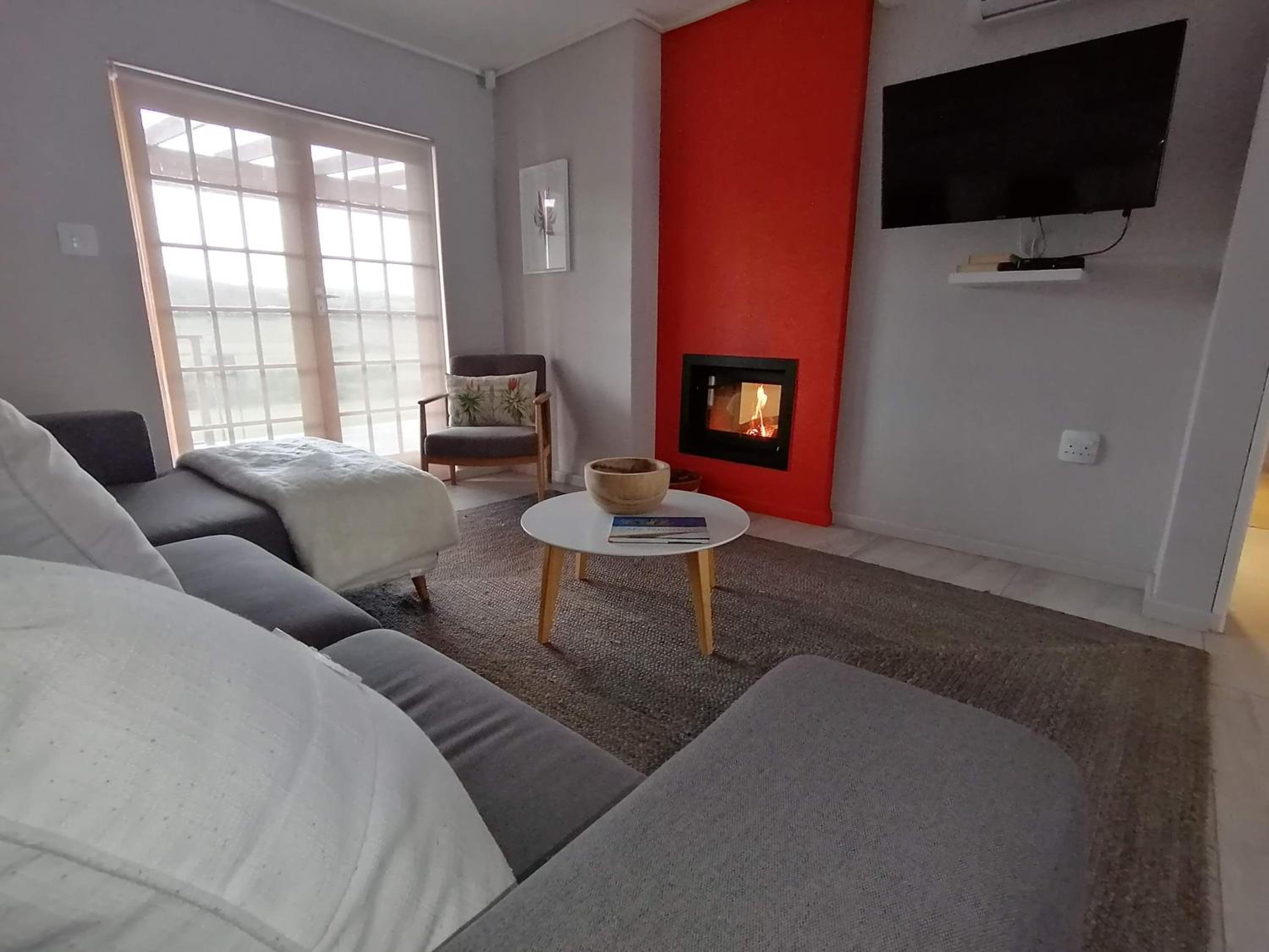 One-Bedroom Apartment - Photo 4