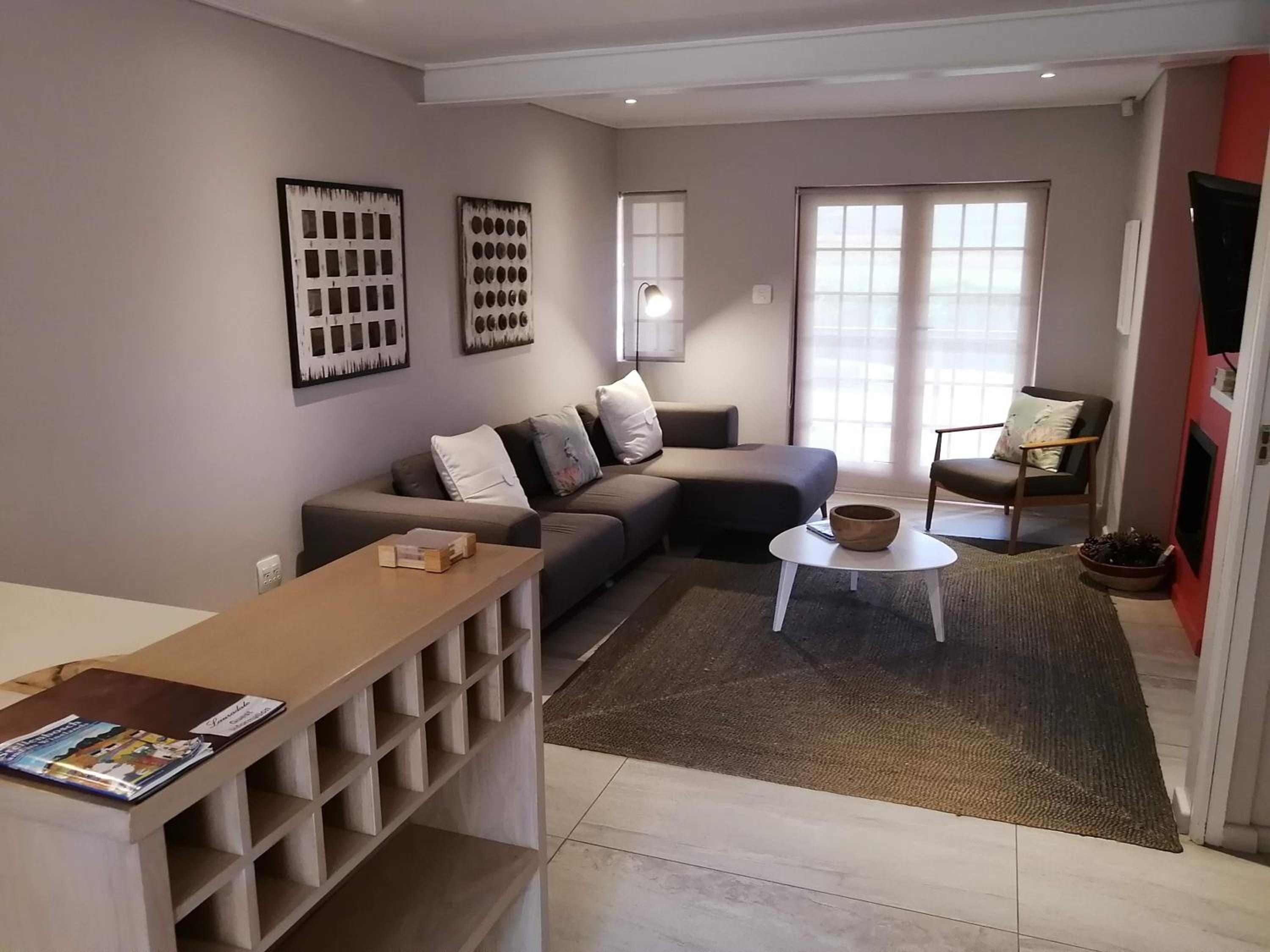 One-Bedroom Apartment - Photo 3