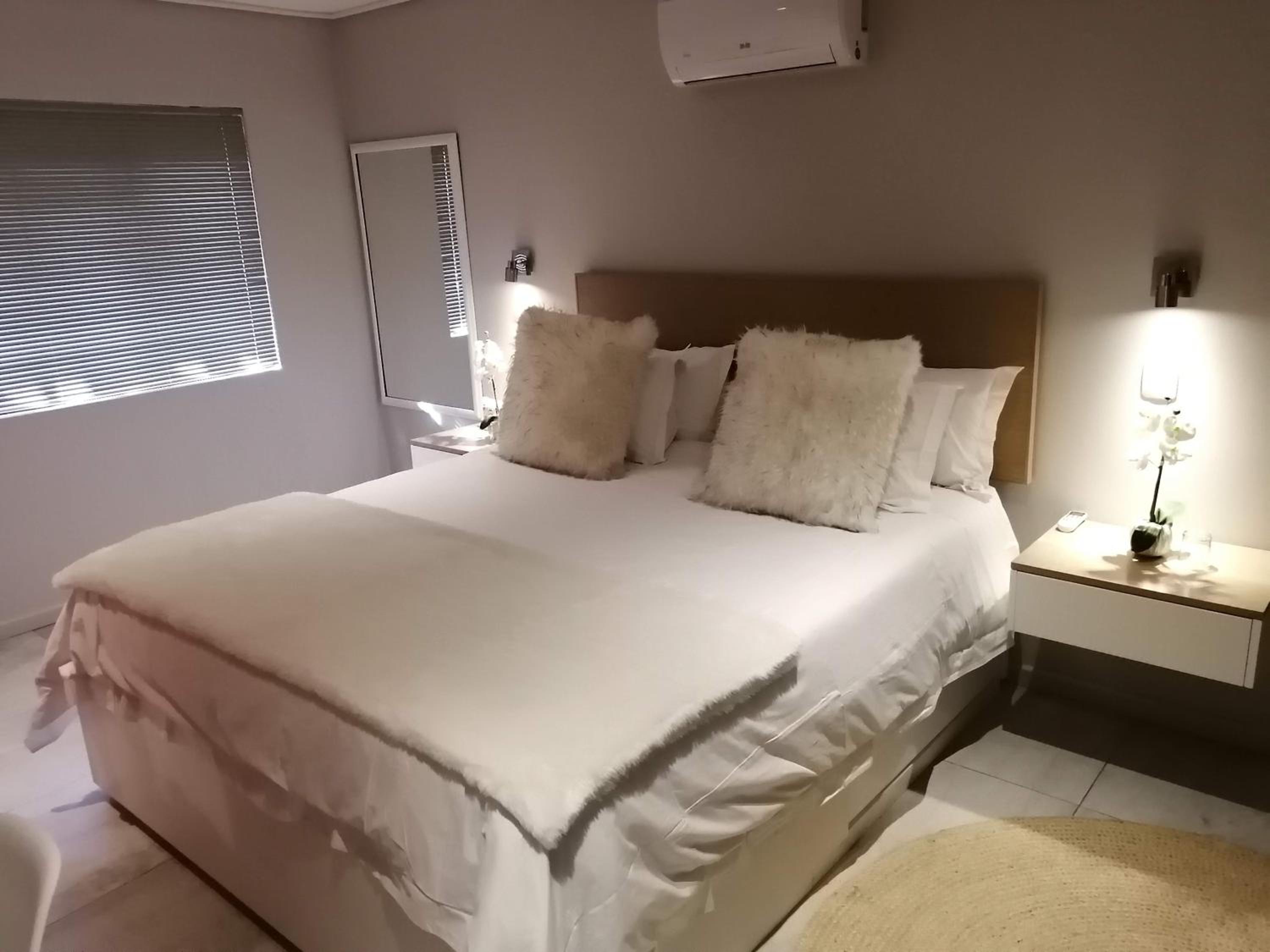 One-Bedroom Apartment - Photo 2