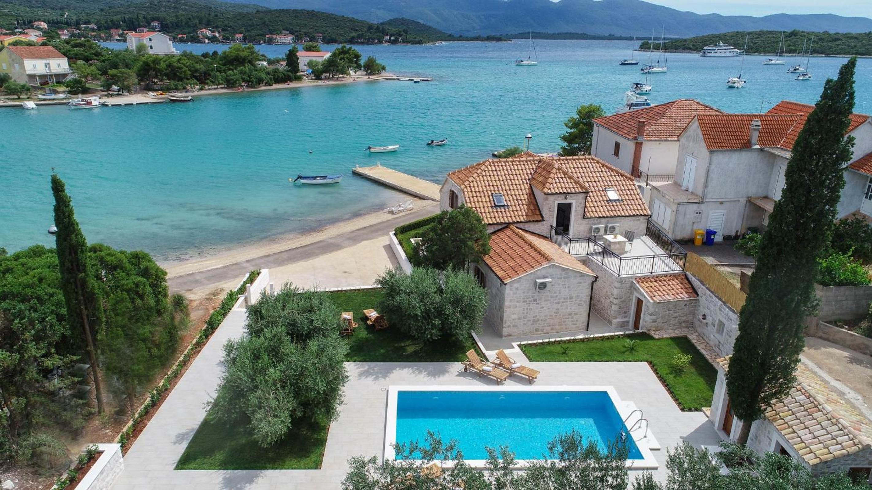 Villa photo 2
