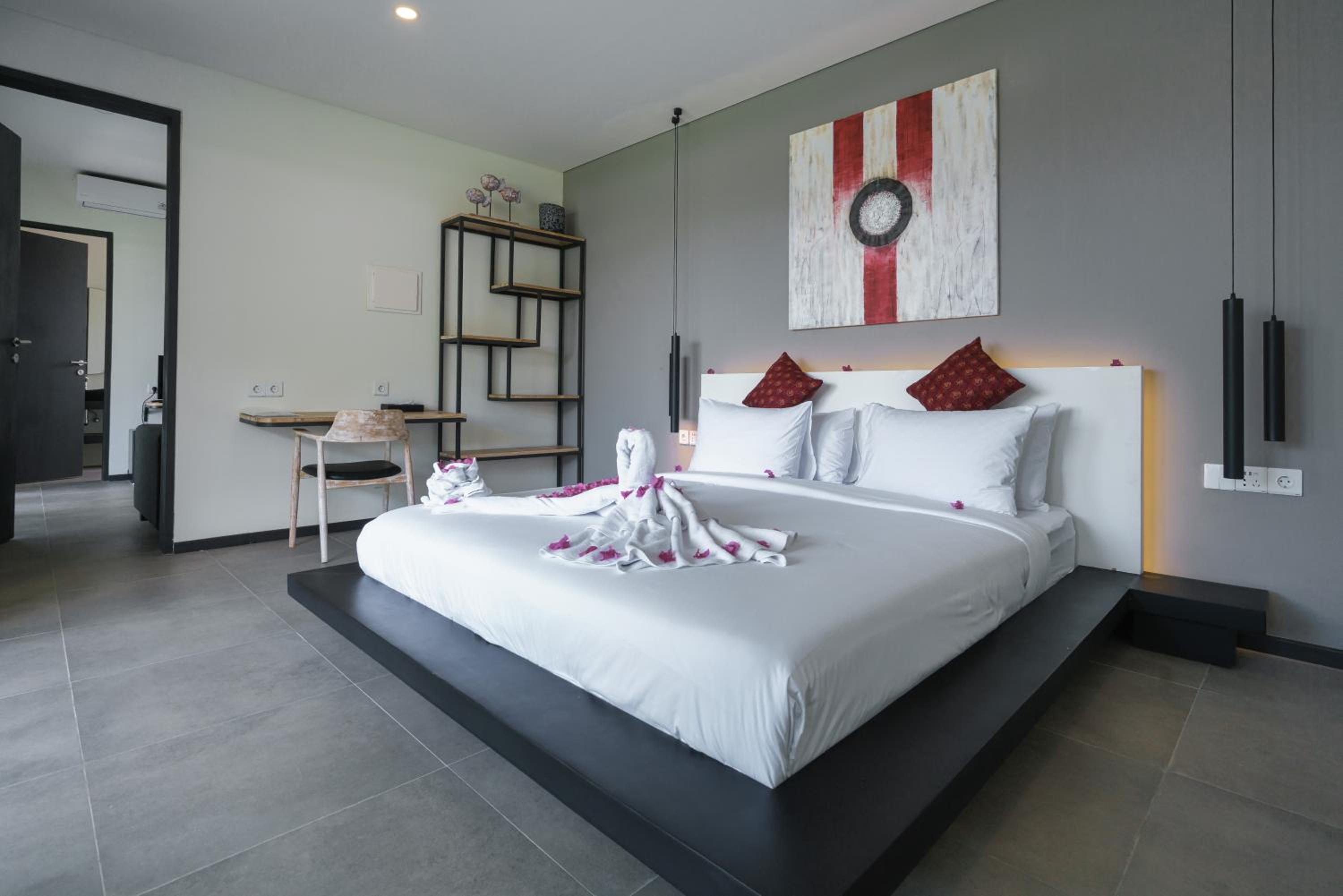 Deluxe King Suite - Photo 1