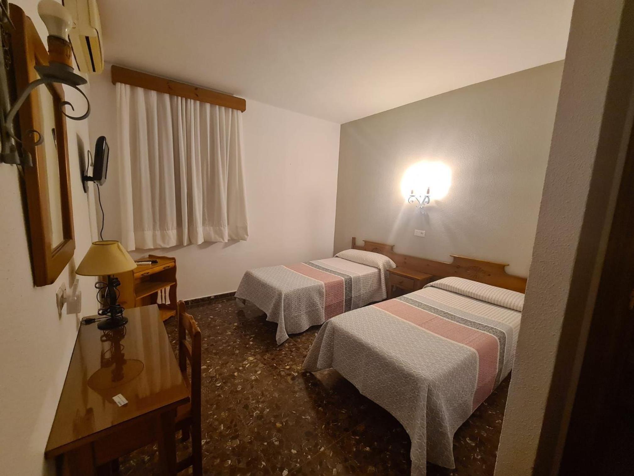 Double or Twin Room photo 3