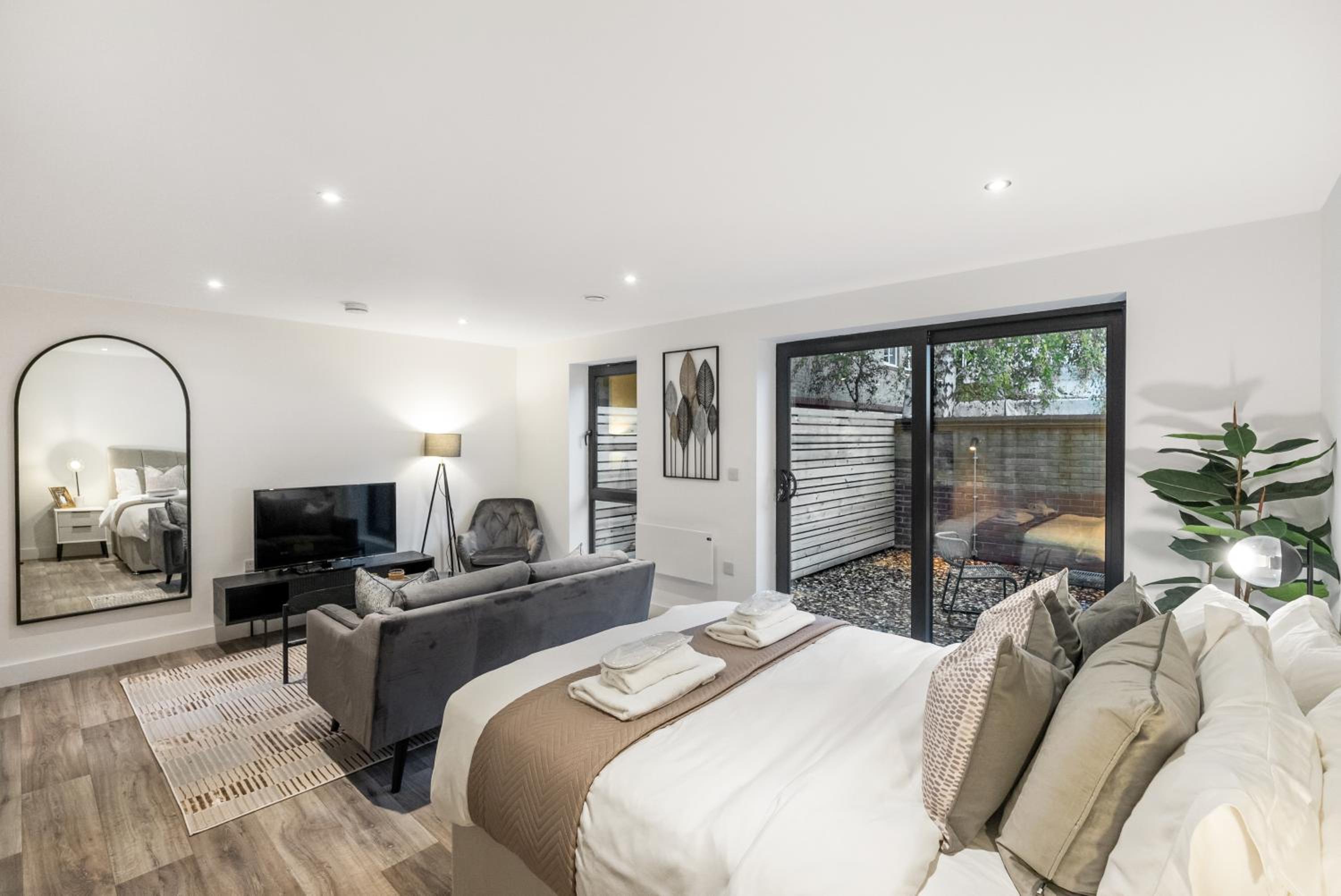 Studio Apartment photo 3