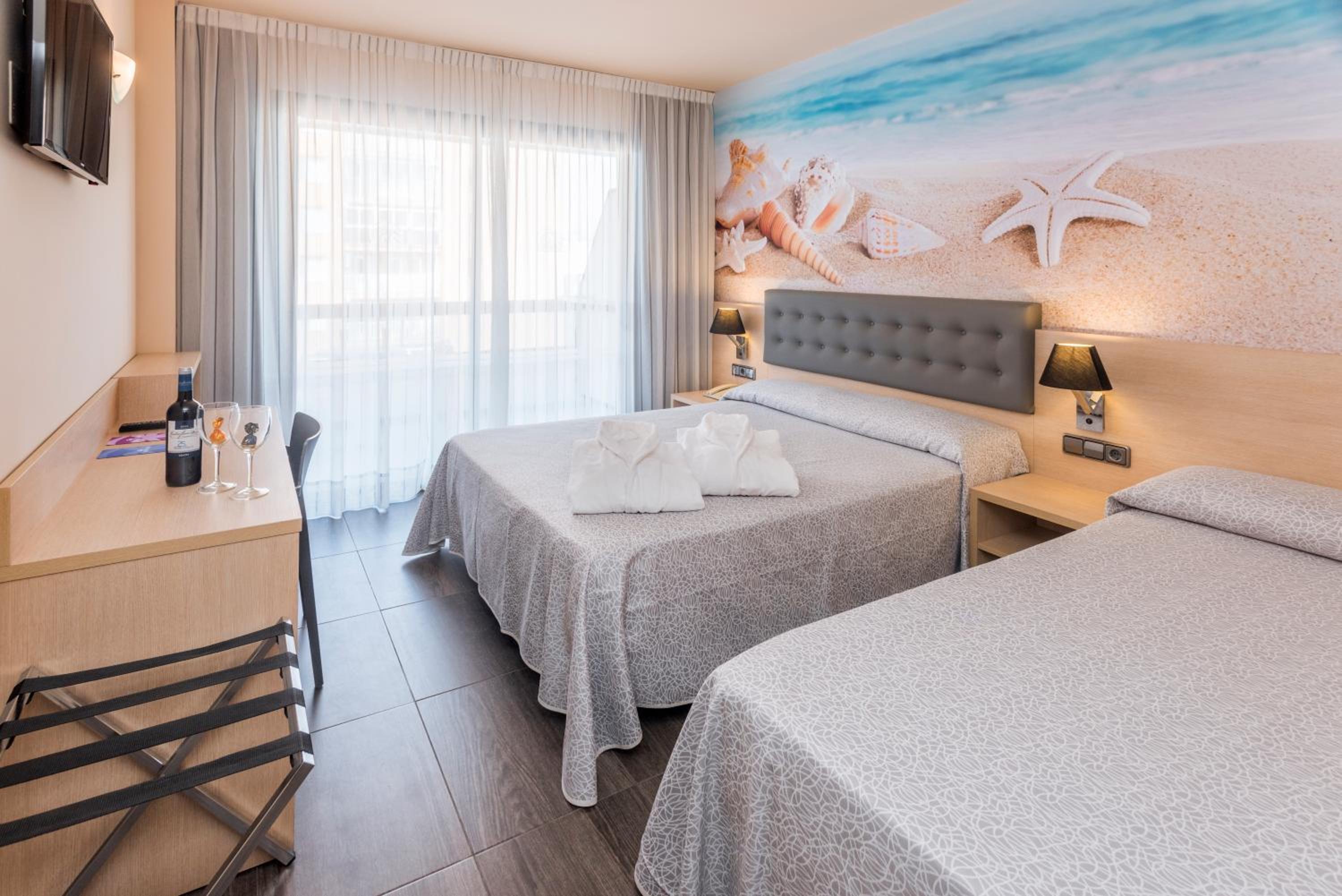 Premium Triple Room - Photo 2