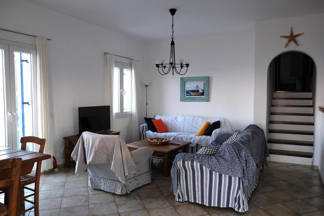 Five-Bedroom House photo 1