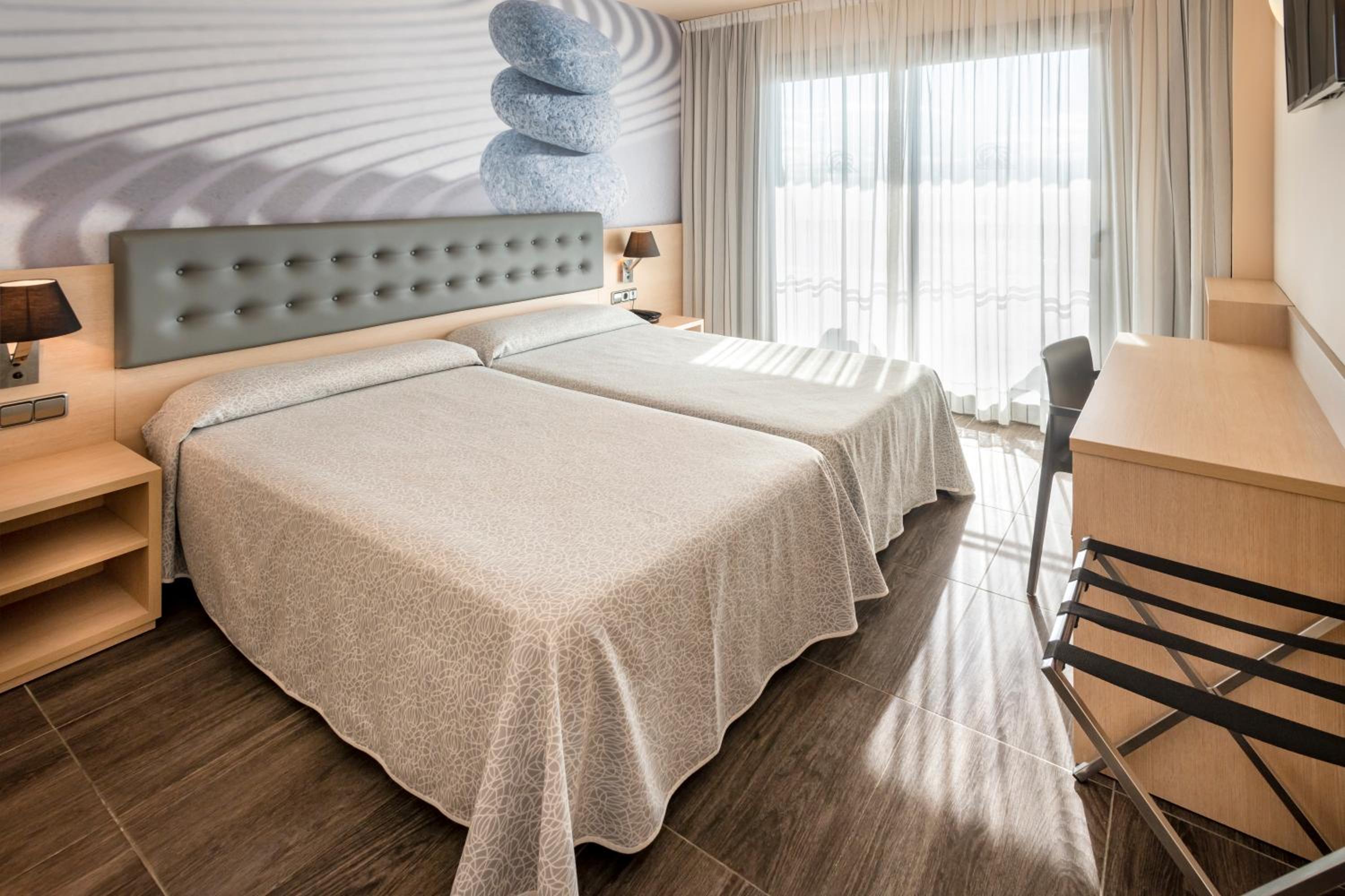 Double or Twin Room - Photo 2
