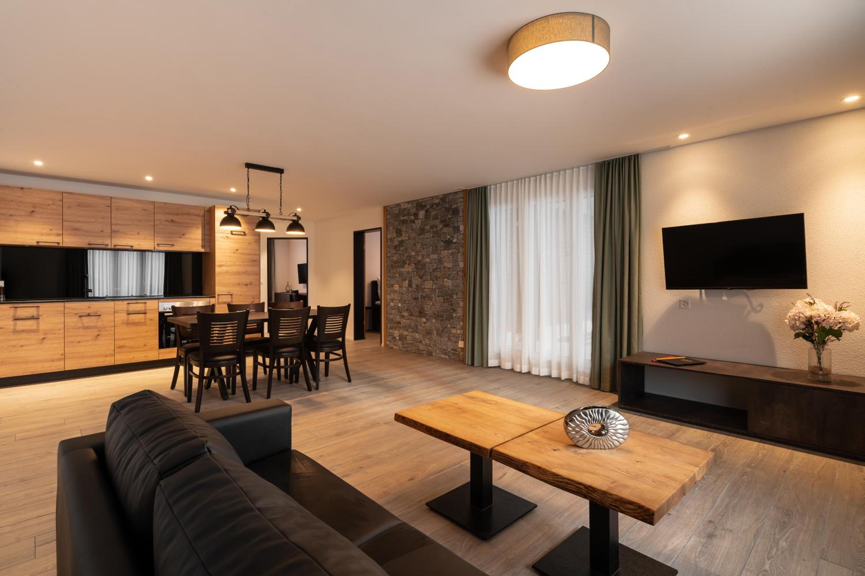 Deluxe Family Room - Photo 1