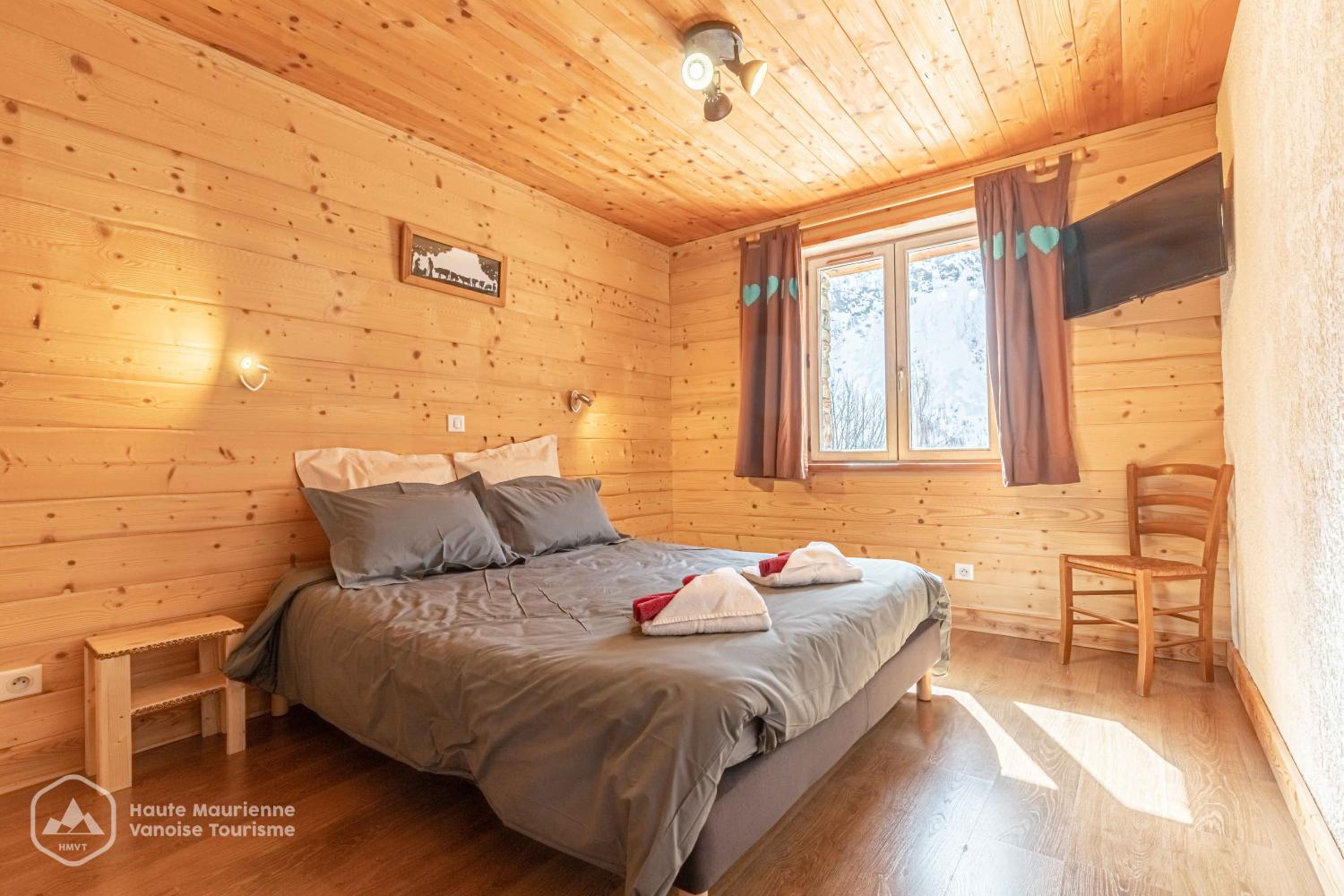 Double or Twin Room with Mountain View photo 3