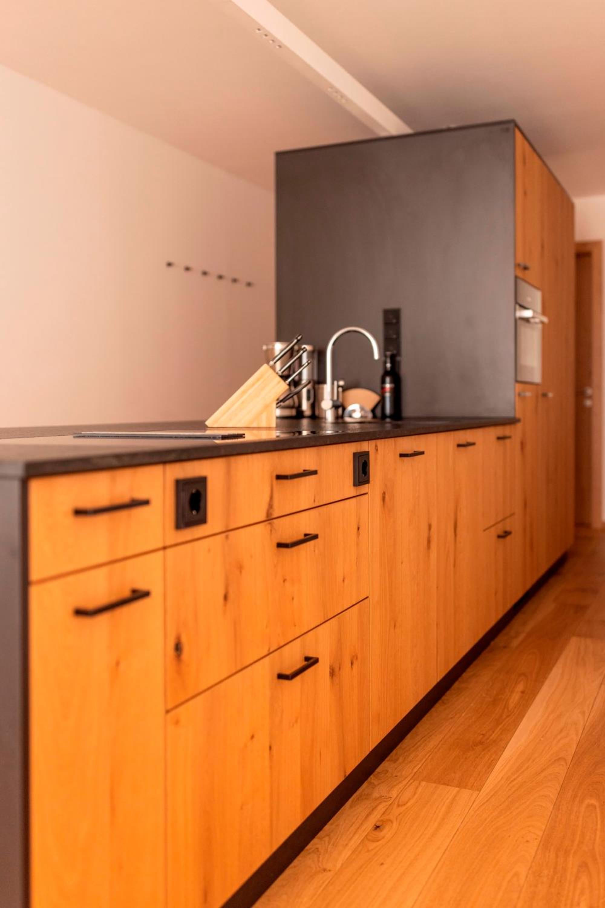 Premium Apartment (1 Bedroom) with Balcony and Terrace - Photo 3
