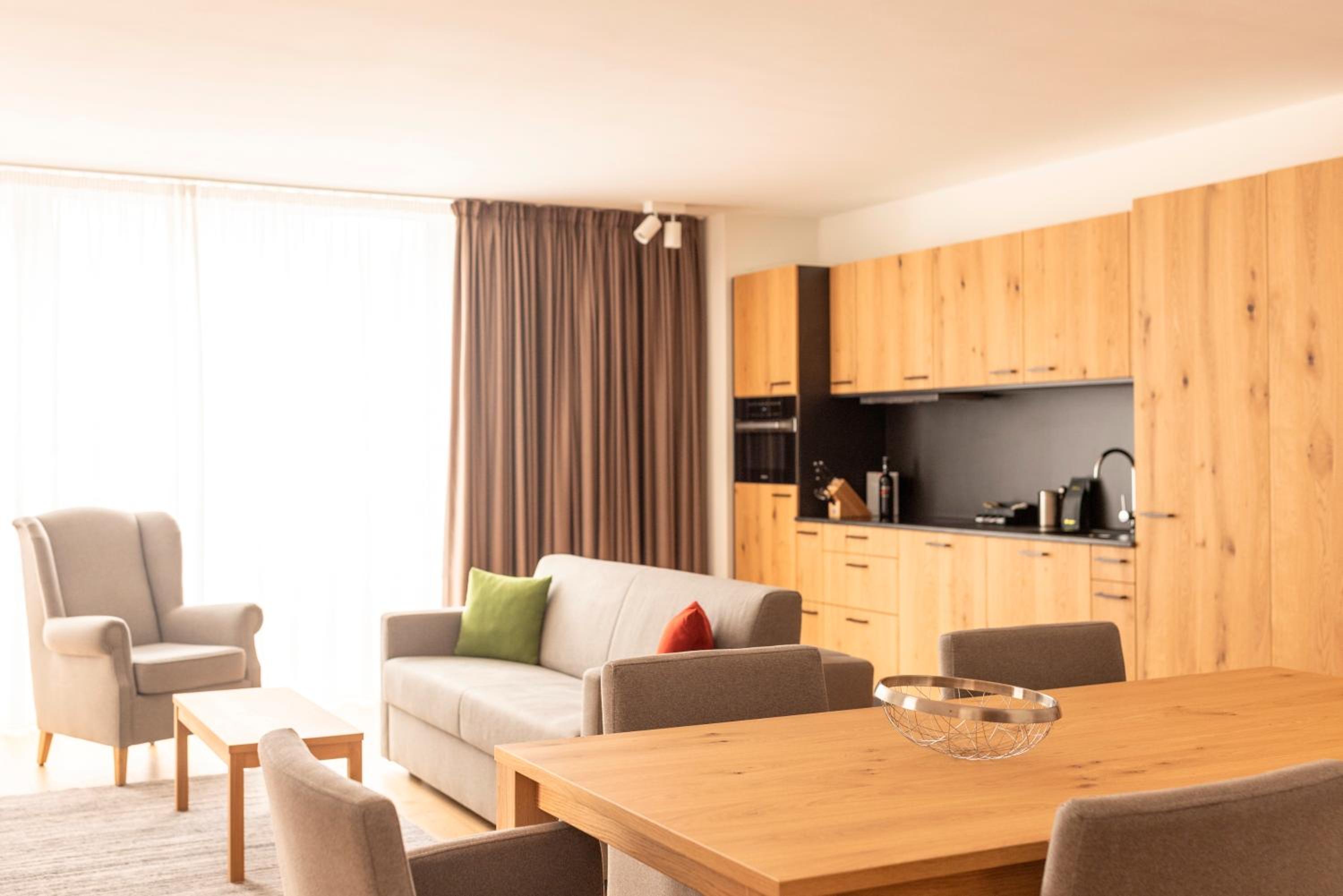 Executive Apartment (3 Bedrooms) with Balcony - Photo 1