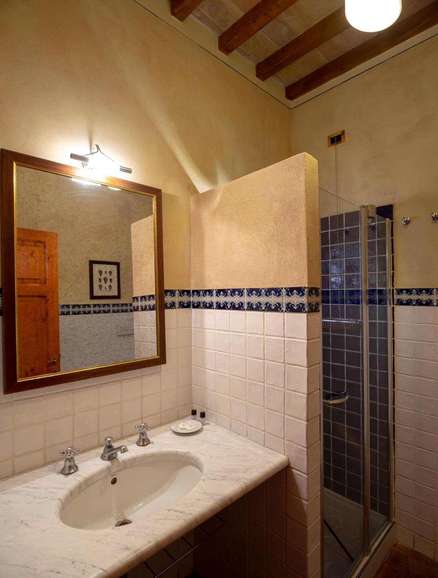 Double Room - Photo 12