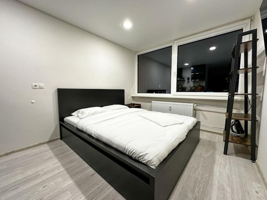 One-Bedroom Apartment - Photo 15