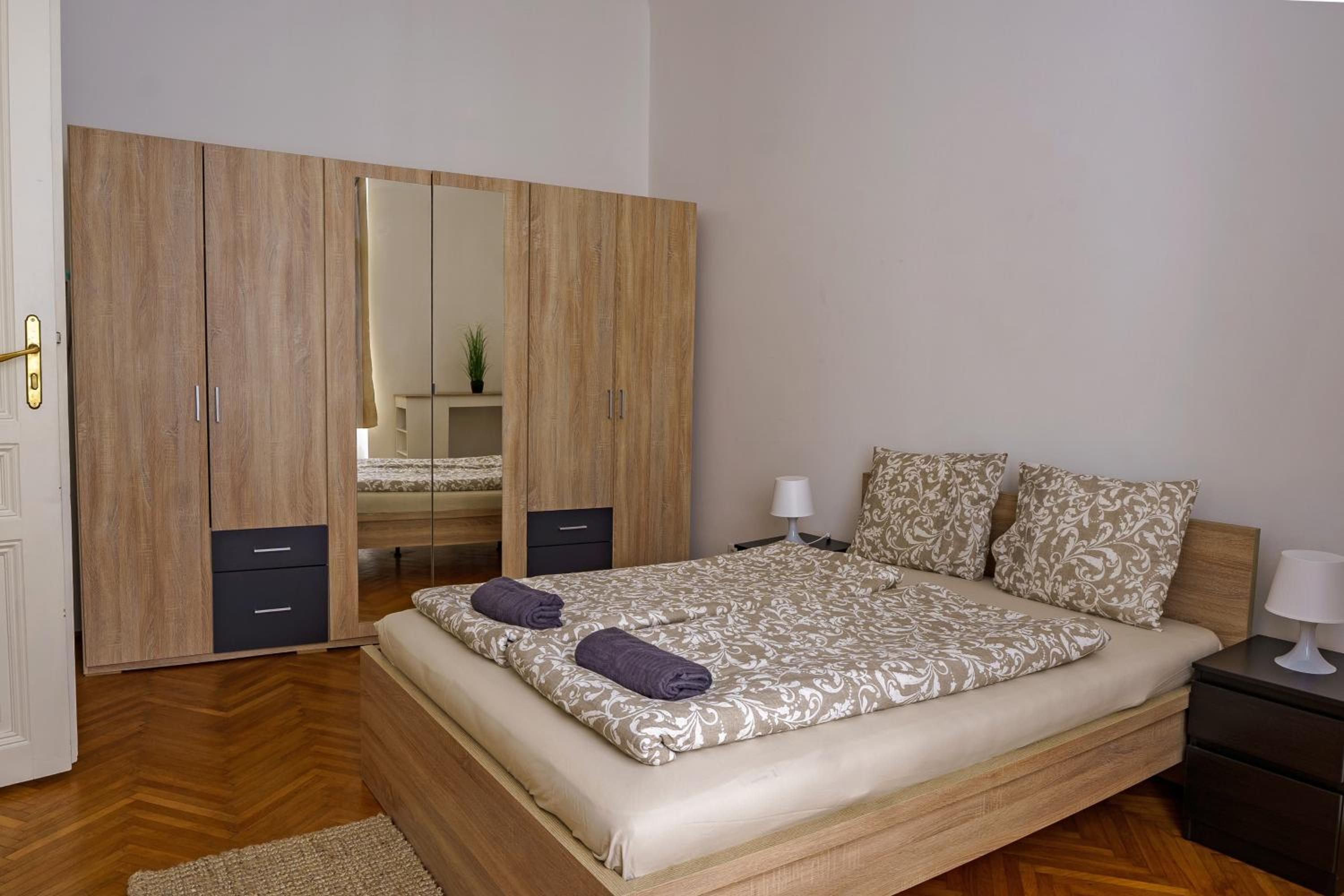 One-Bedroom Apartment thumbnail 6