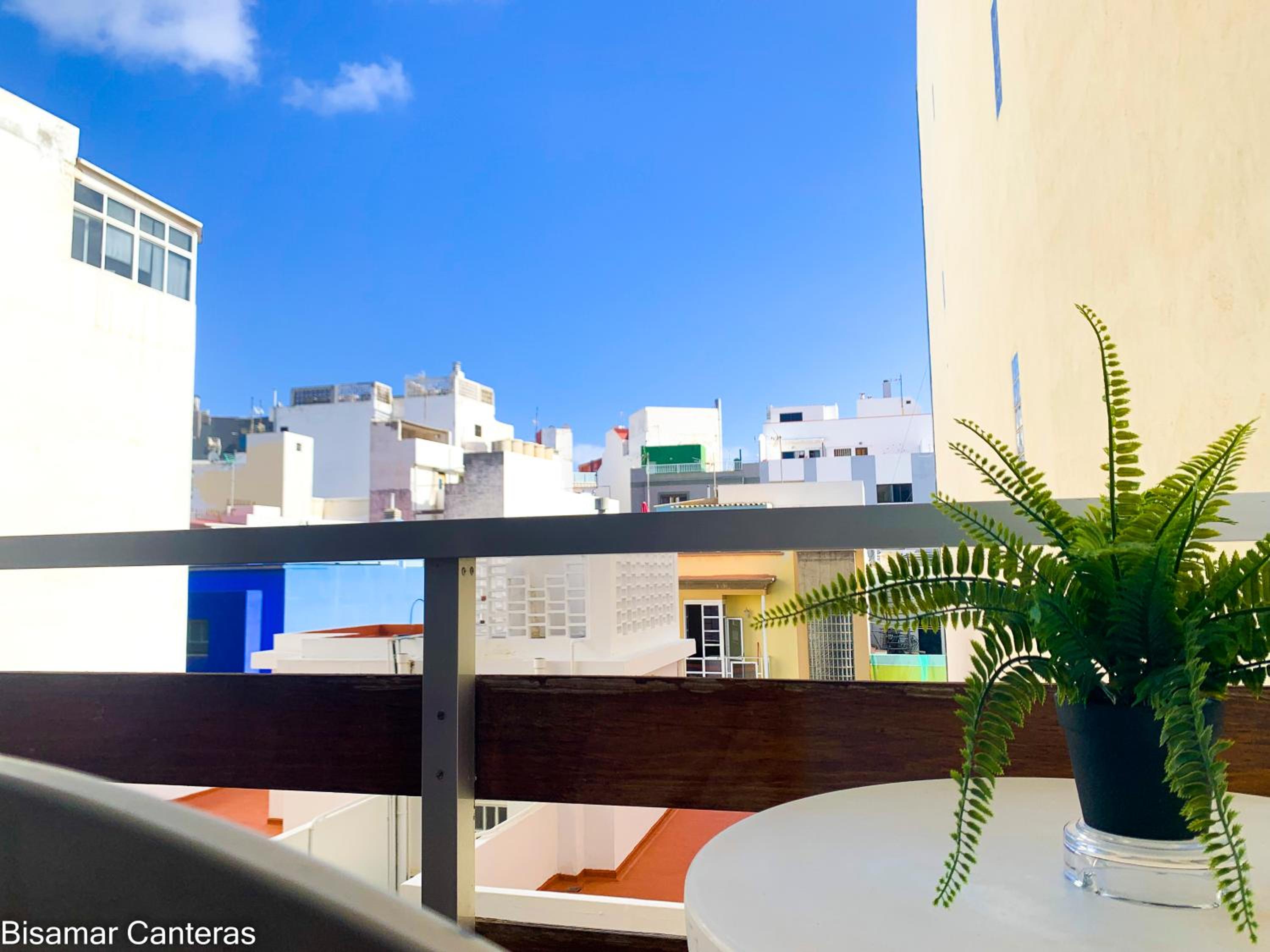 Studio with Balcony - Photo 5