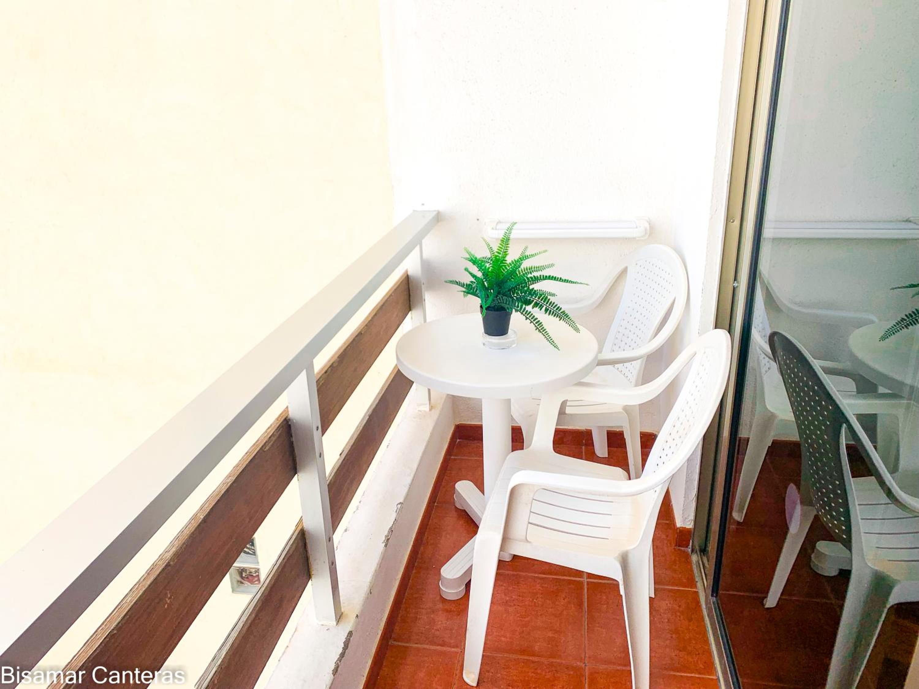 Studio with Balcony - Photo 14