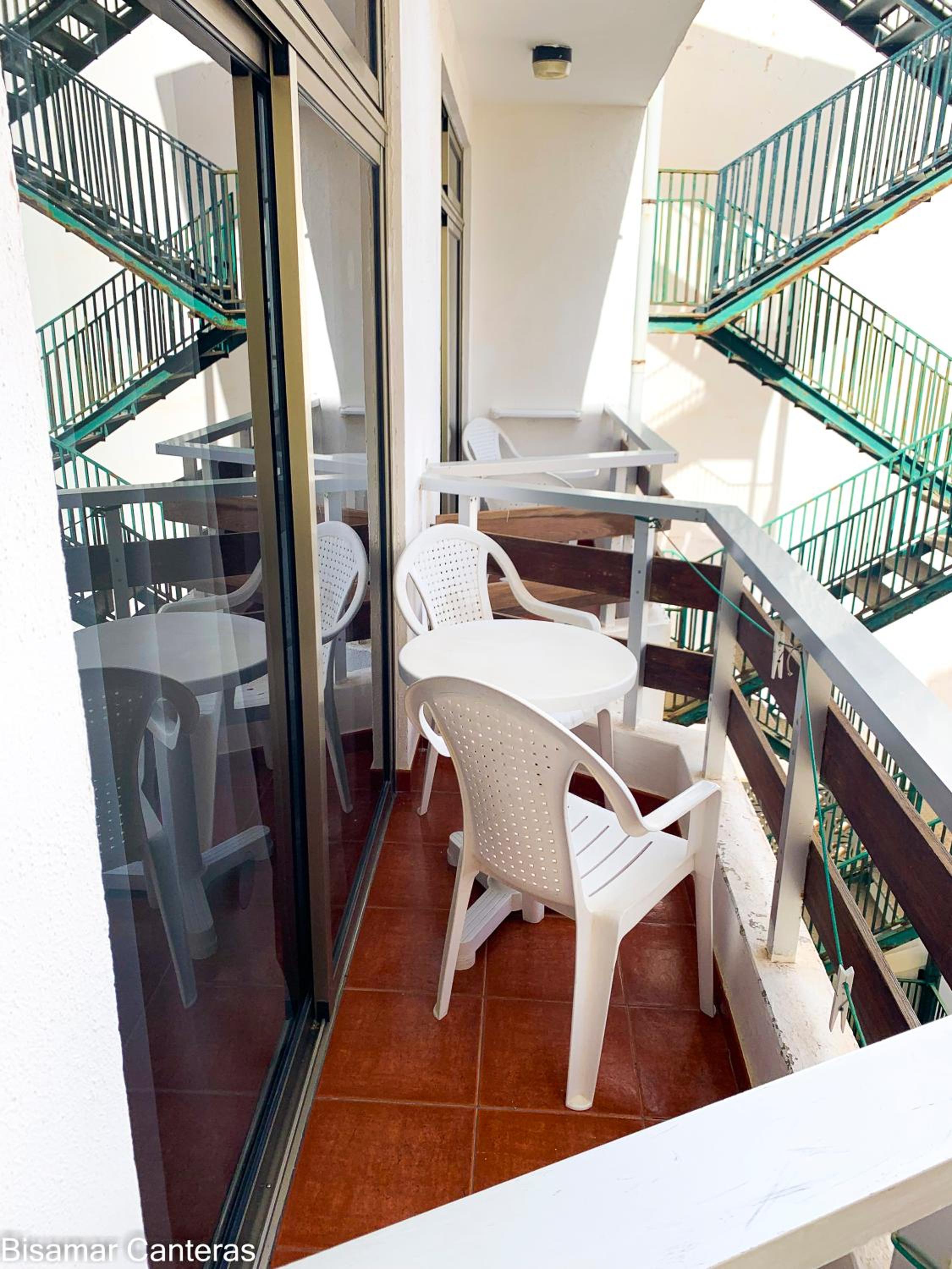 Studio with Balcony - Photo 13