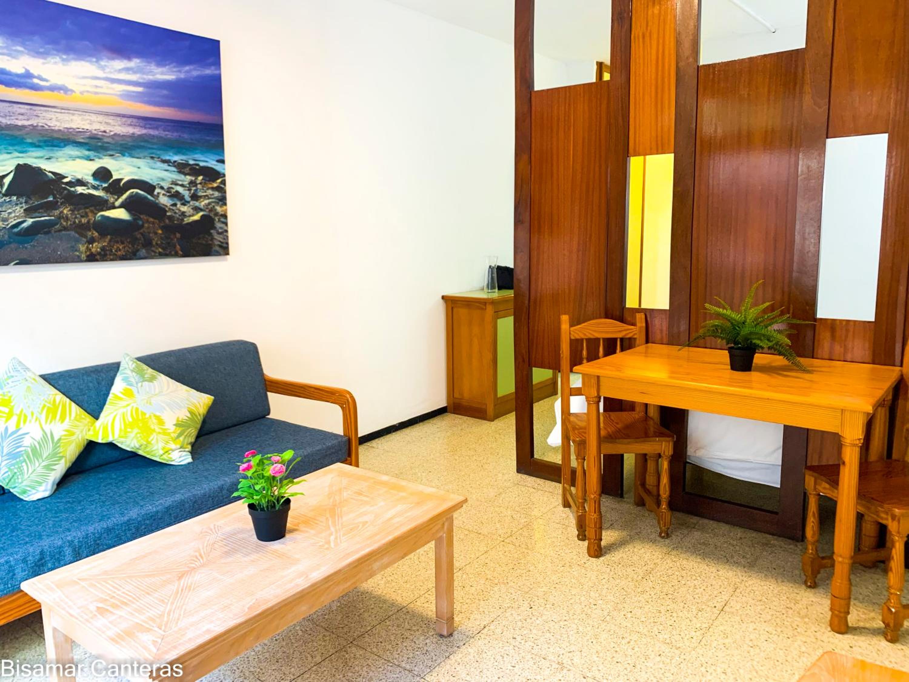 Studio with Balcony - Photo 4