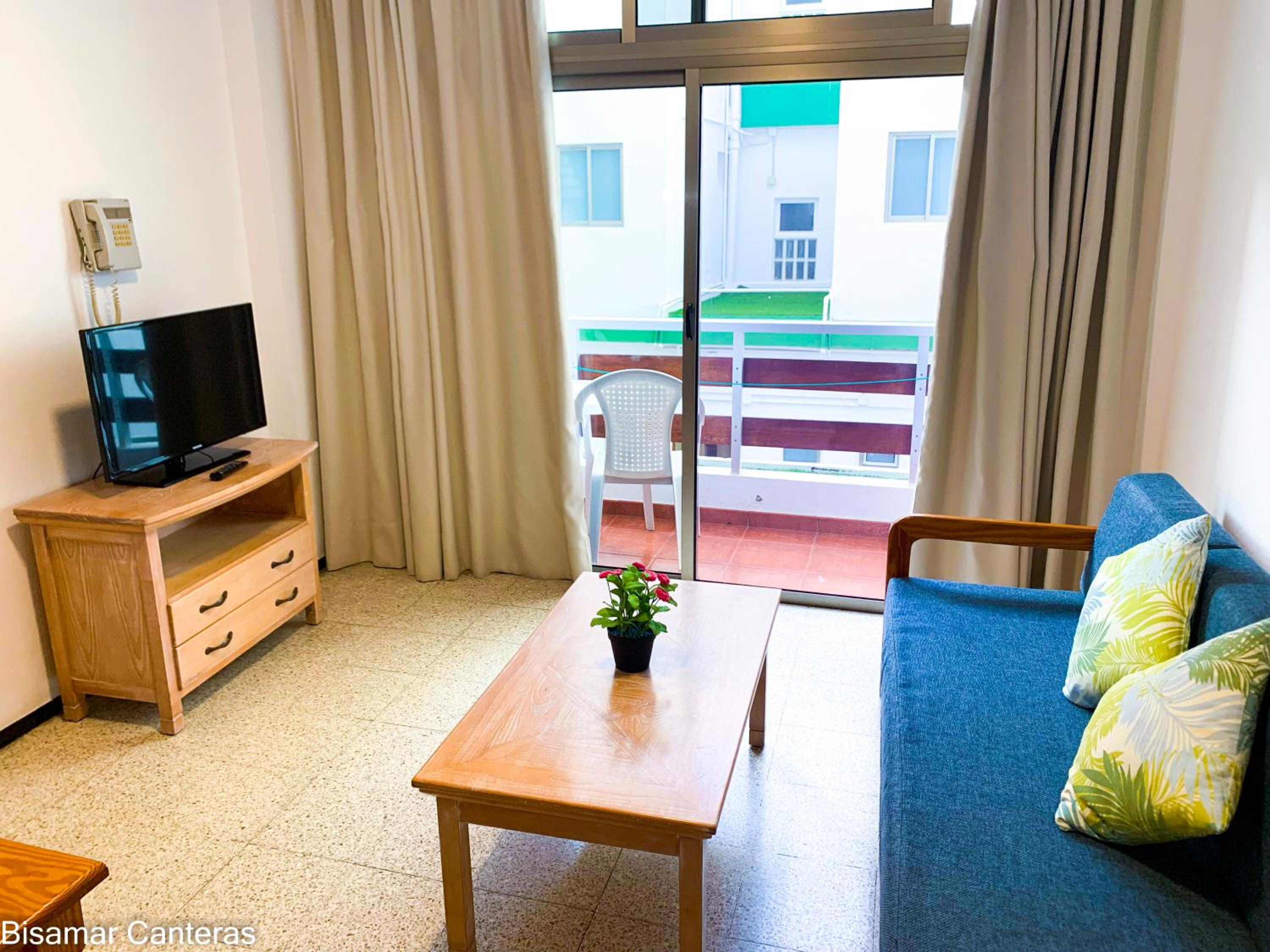Studio with Balcony - Photo 7